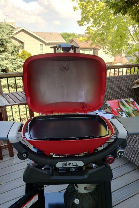 Weber Q 2800N+ Liquid Propane Grill with Stand, Flame Red - Wide 250°-700°F Temp Range with Plus Burner for Searing, Low-Temp Roasting & High-Dome Lid customer photo 2