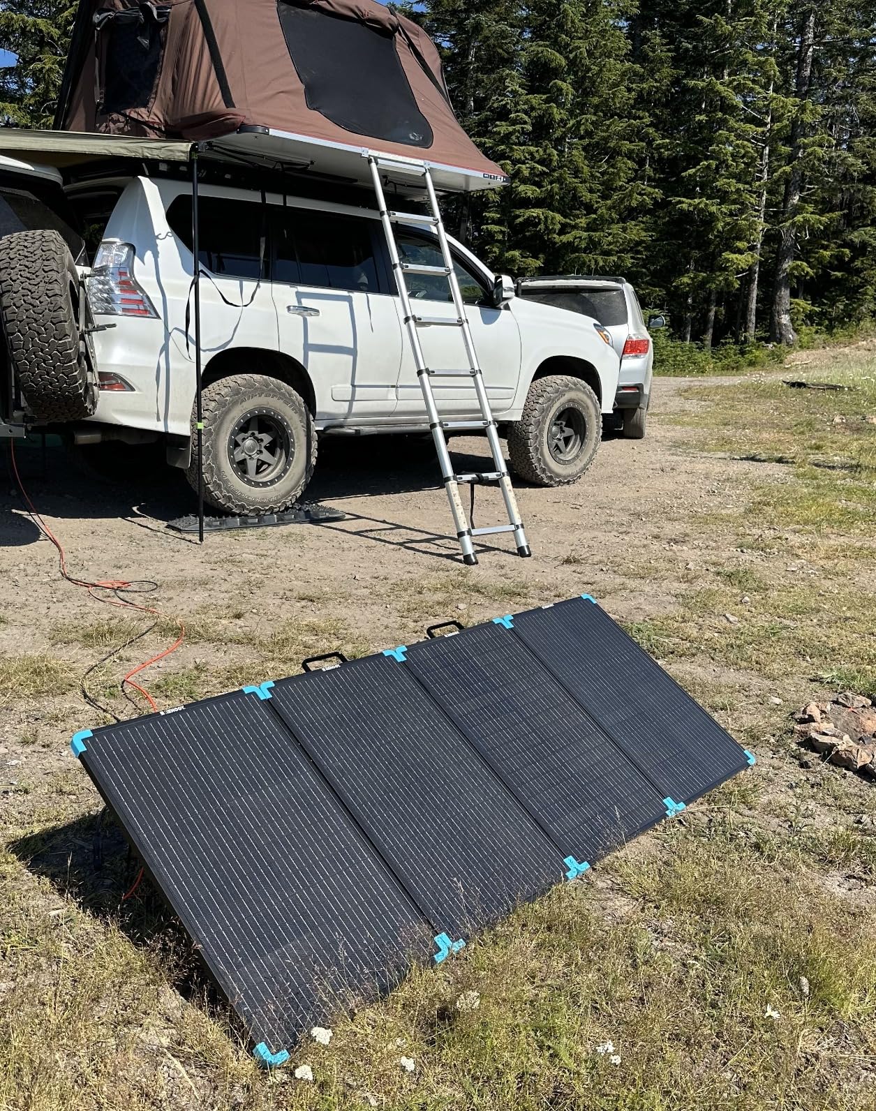 Renogy 220W Portable Solar Panel Suitcase, 23% High Efficiency Foldable Solar Charger for Power Station, Durable for Decades, with Sturdy Kickstands, IP67 Waterproof for RV Camping Off-Grid Blackouts customer photo 1
