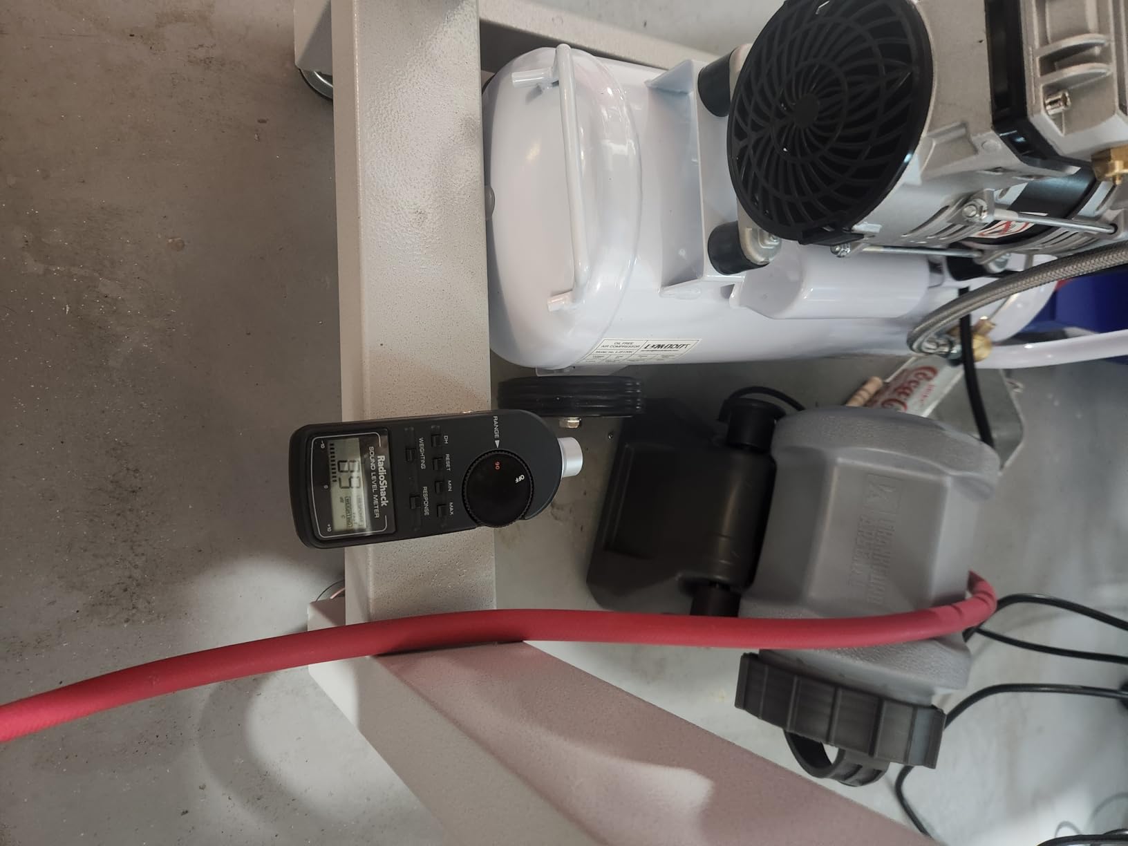 Quiet Oil-Free Air Compressor, 68 dB, 2.8 CFM @ 90 PSI, 5 Gallon Air Tank customer photo 1