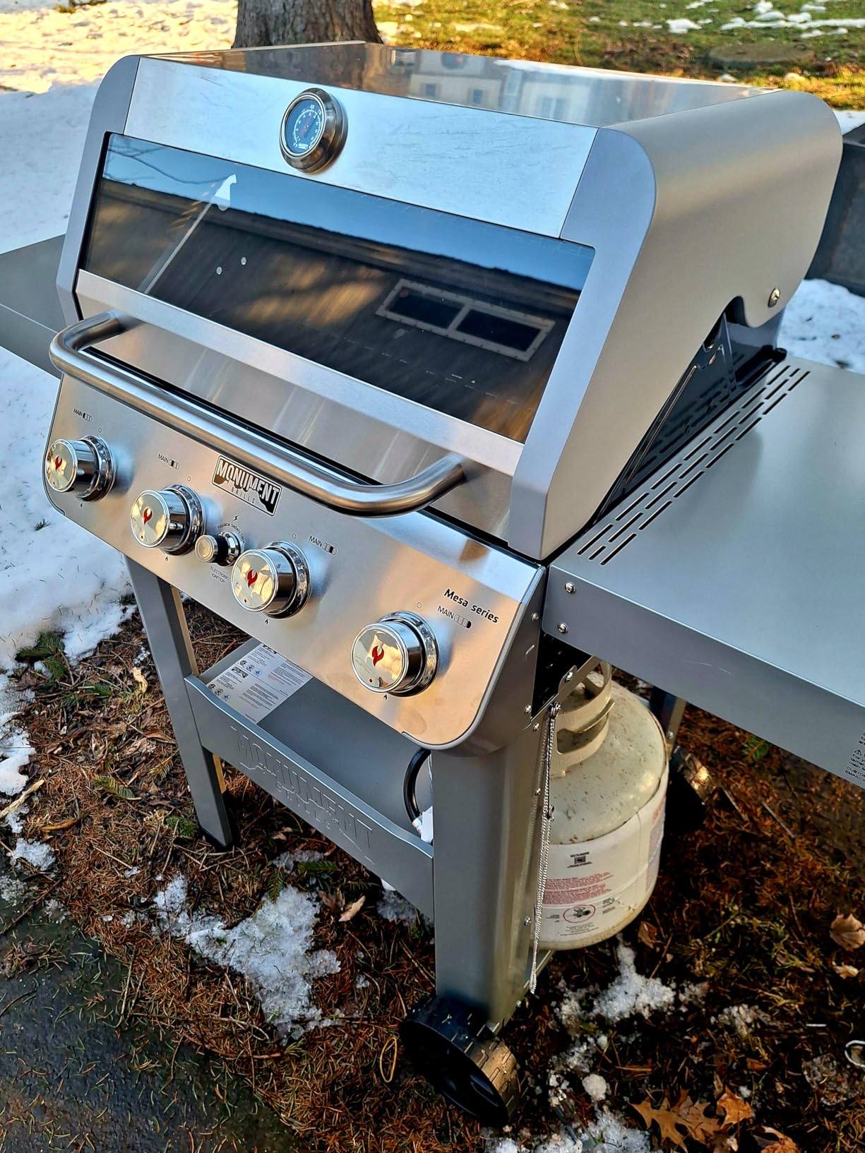 Monument Grills 4-Burner Liquid Propane Gas Grill, Silver Stainless Steel Grill Patio Garden Barbecue Grill with Clearview Lid and One Foldable Shelf, Mesa400MF with BBQ Cover customer photo 2