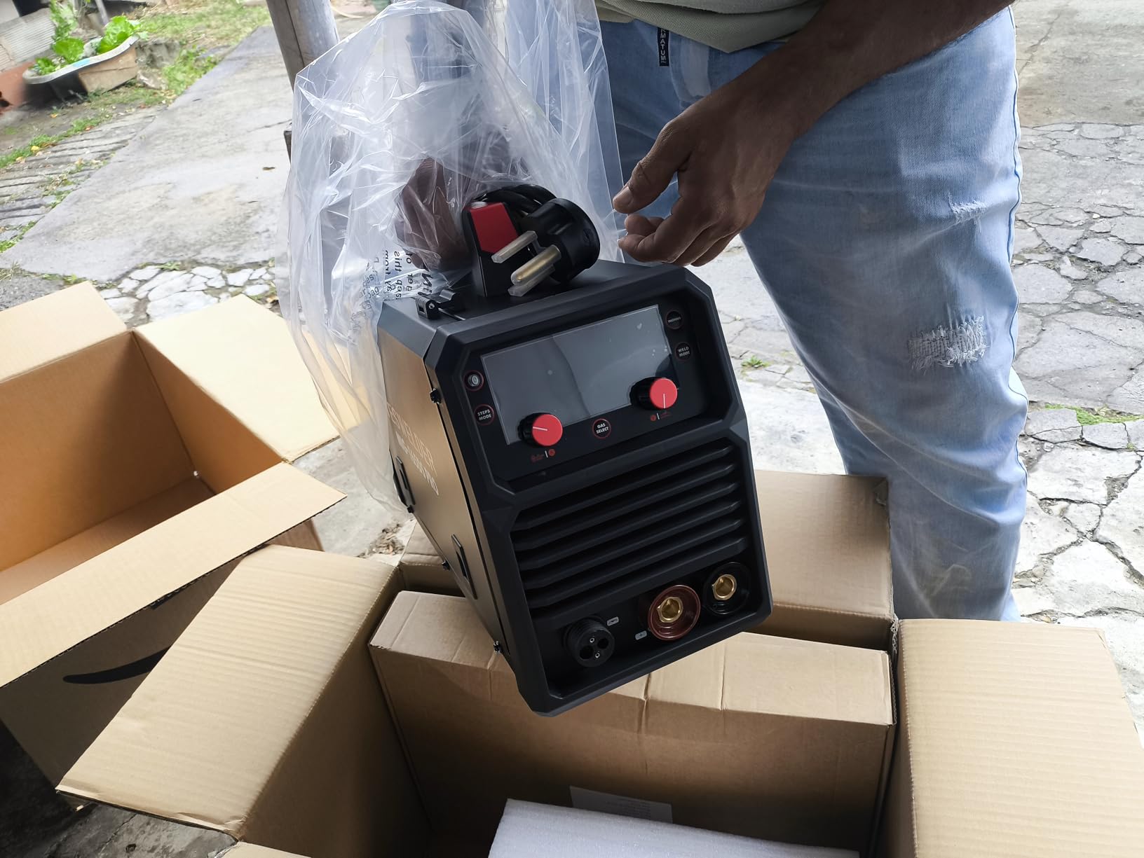 YESWELDER 165A MIG Welder, 110V/220V Dual Voltage, 4 in 1 Gas MIG/Flux Core MIG/Lift TIG/Stick Multiprocess Large LED Digital Display MIG Welding Machine customer photo 1