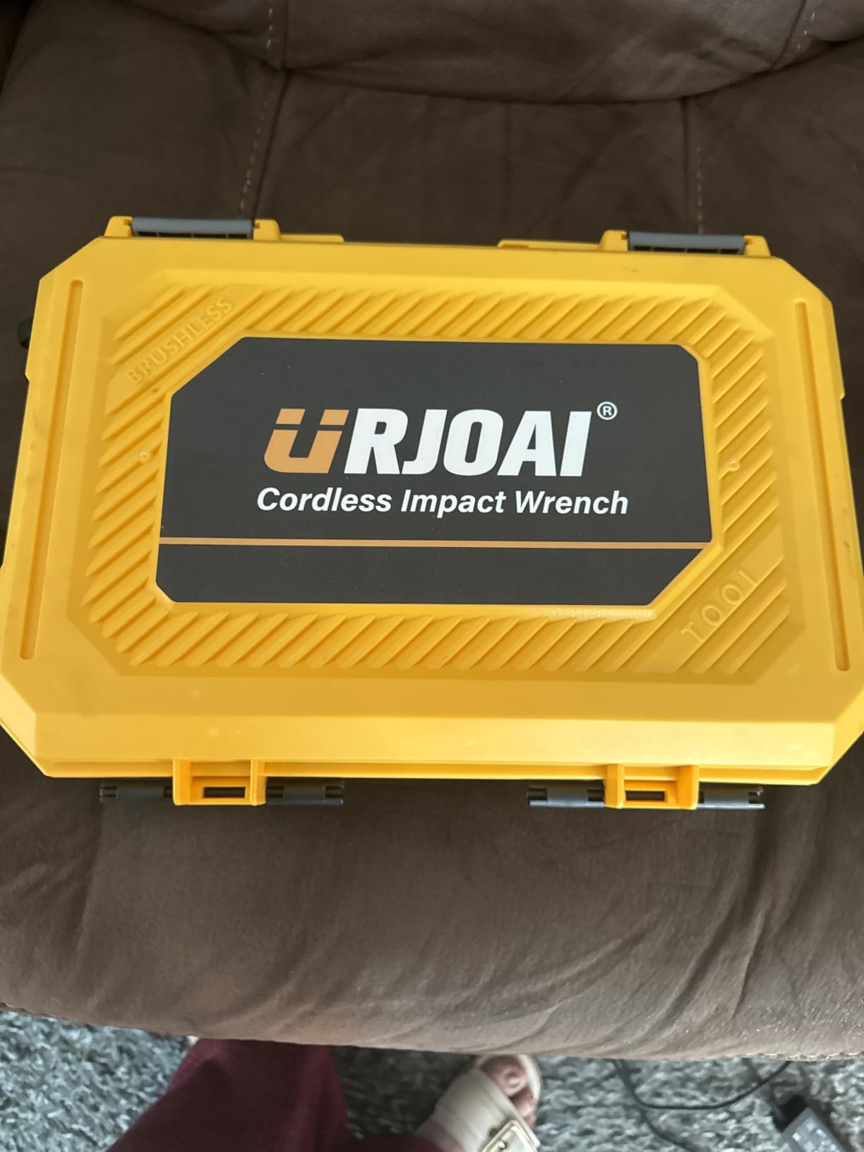 Urjoai Cordless Impact Wrench - 590Ft-lbs (800N.m) Brushless 1/2 inch, 3300RPM High Torque Impact Gun, 2x 4.0Ah Battery, Charger & 7 Sockets, Electric Impact Wrench for Car Home customer photo 2