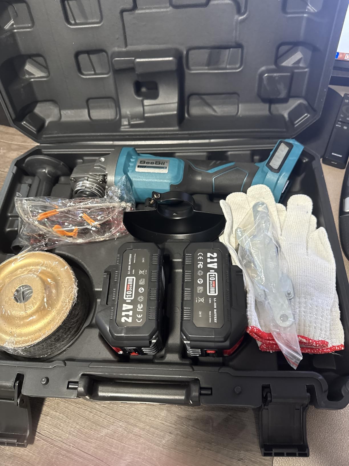 SEESII Cordless Angle Grinder 4-1/2 Inch, 21V Brushless Battery Grinder Tool with 2X 4.0Ah Batteries, 10000RPM for Metal Cutting, Grinding, Polishing, Rust Removal (Blue) customer photo 1