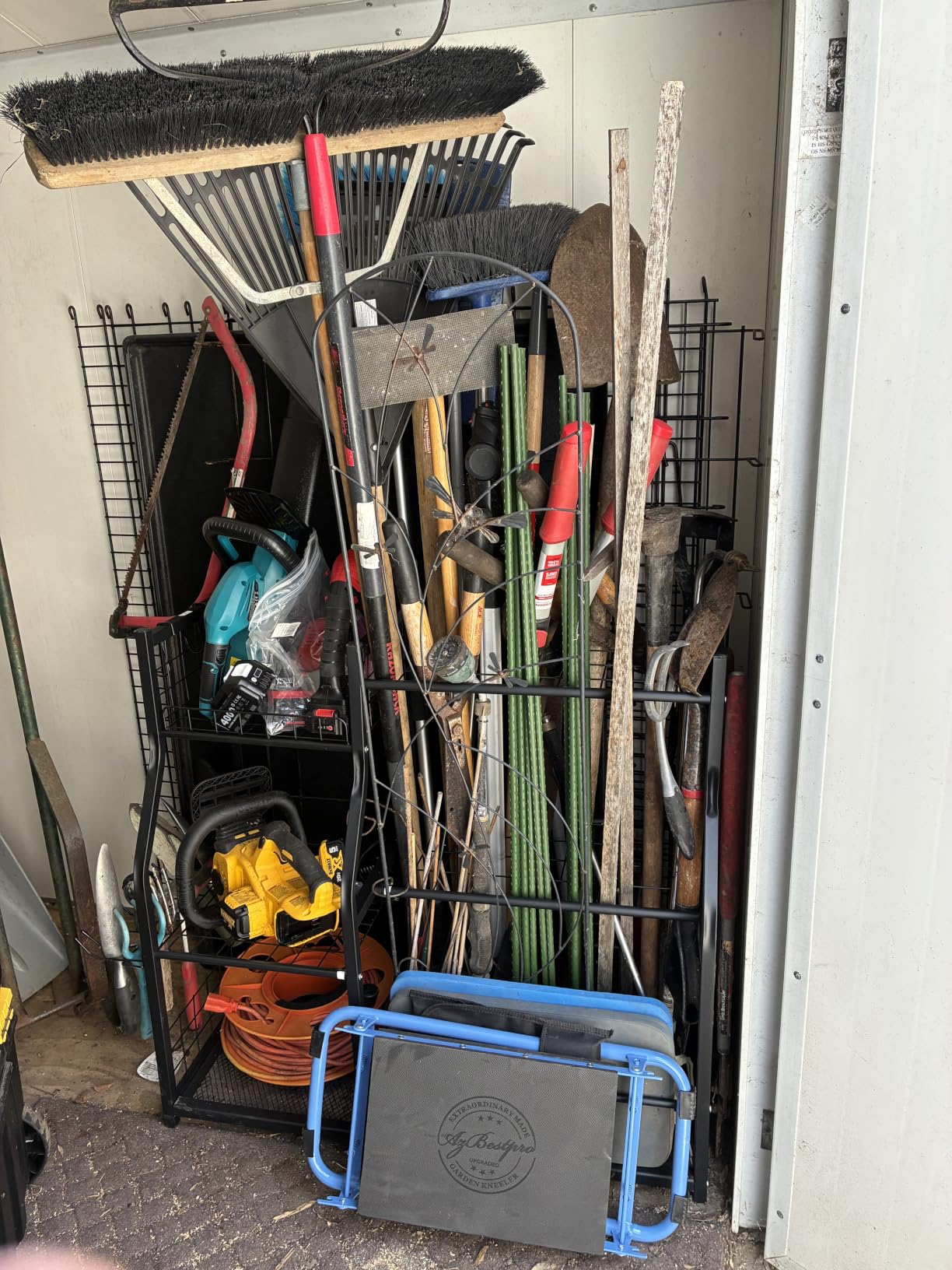 EVERHANGER Garden Tool Organizer Stand, Garage Tool Storage Organization, Yard Tool Racks with lockable wheels, Fit for Long-Handled Tools/Rakes/Brooms customer photo 1