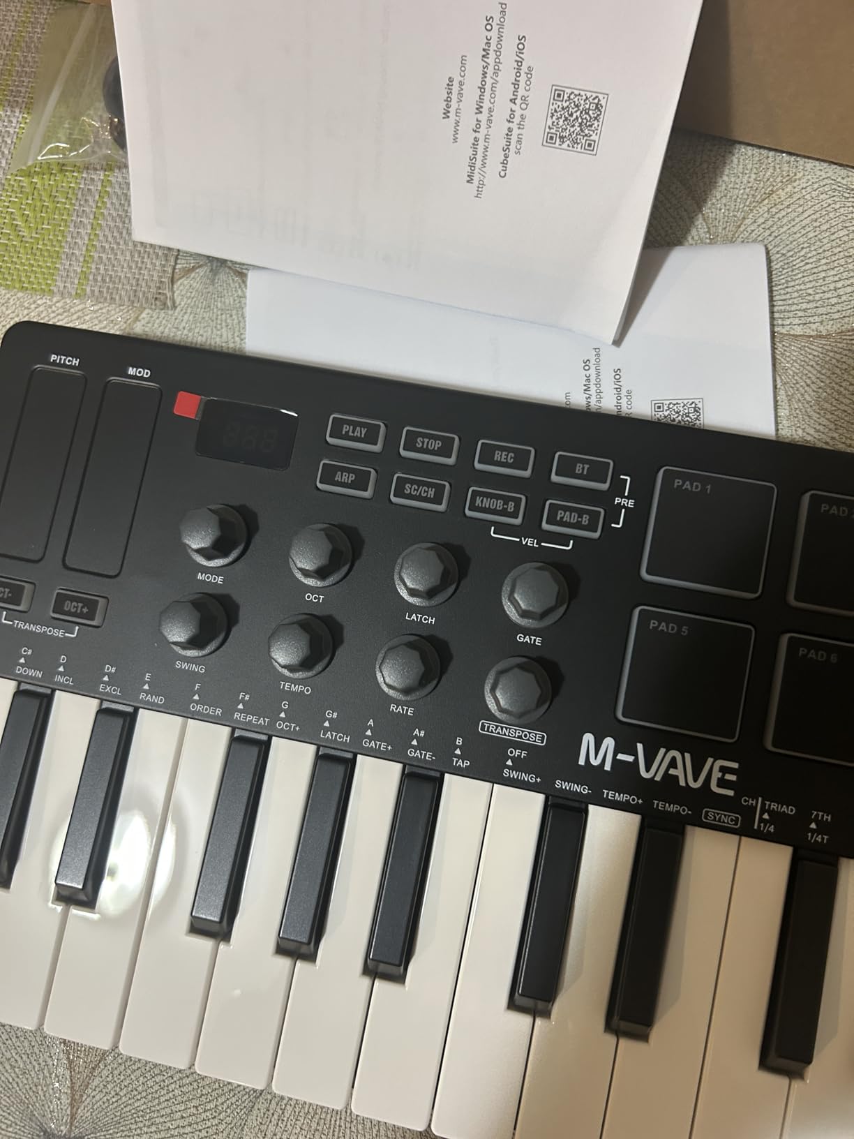 DaierTek Midi Keyboard Controller 25 Key Portable Mini Bluetooth & USB Midi Piano with 8 Backlit Drum Pad, 8 Knobs and Music Production Software for Computer Recording, Music Production customer photo 2