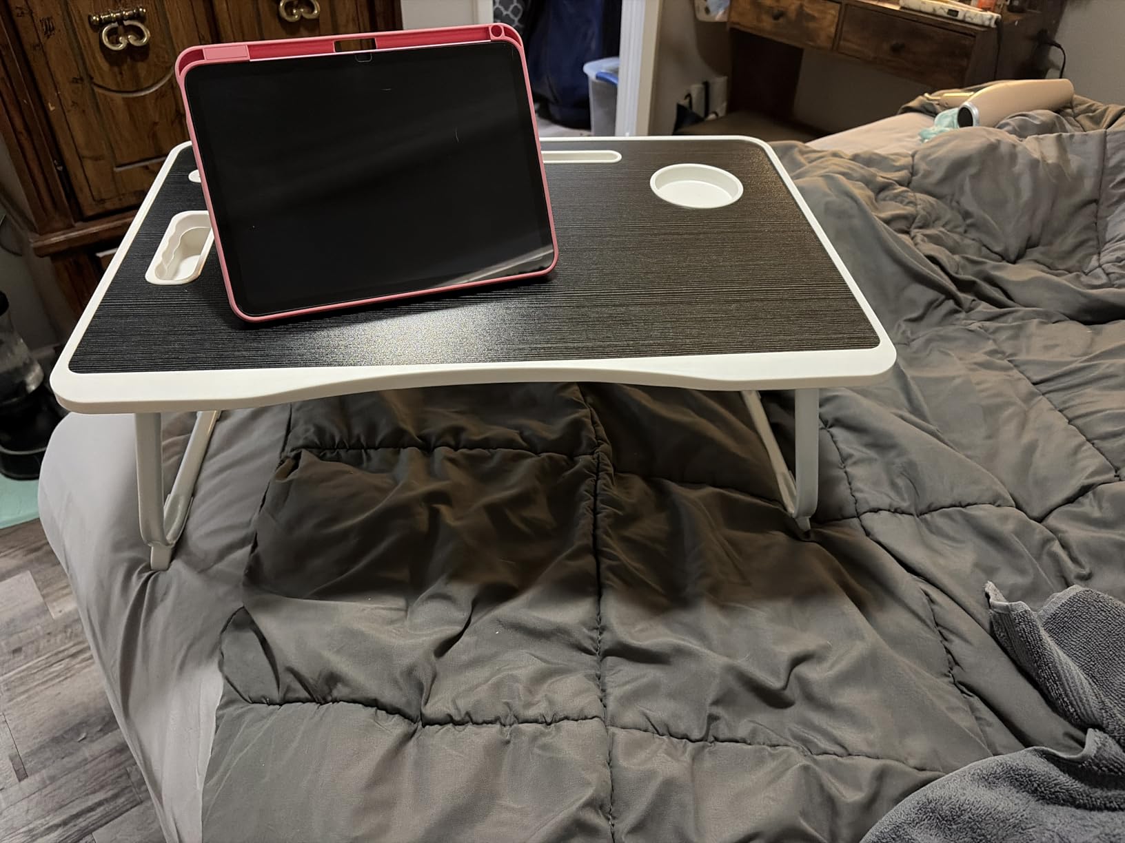 Laptop Bed Desk, Adjustable Lap Desk, Small Laptop Table with USB Charge Port, Desktop Card & Pen Slot, Cup Holder, Foldable Bed Tray Table for Couch Sofa Chair Floor Eating Working customer photo 2