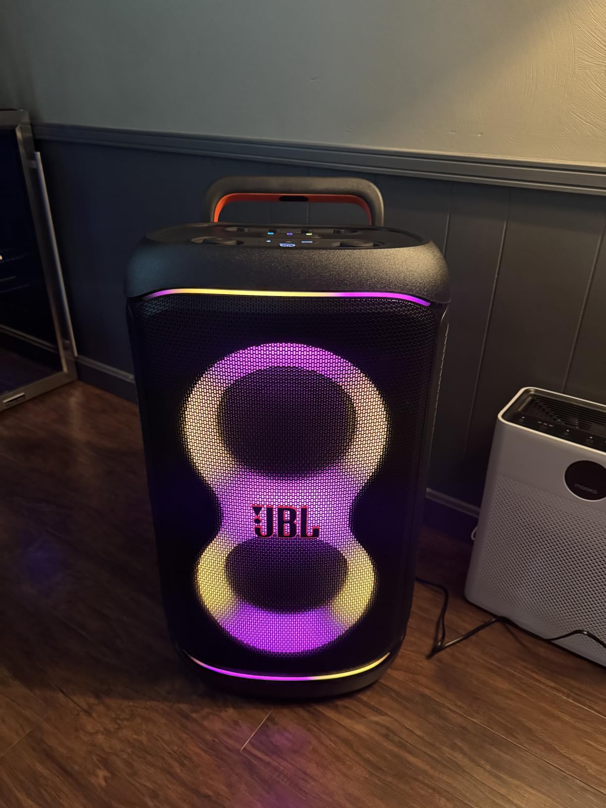 JBL PartyBox 520 - Portable Battery-Powered Party Speaker with AI Sound Boost, Up to 15 Hours of Play time, IPX4 Splash Proof, Multi-Speaker Connection by Auracast, and Telescopic Handle (Black) customer photo 1