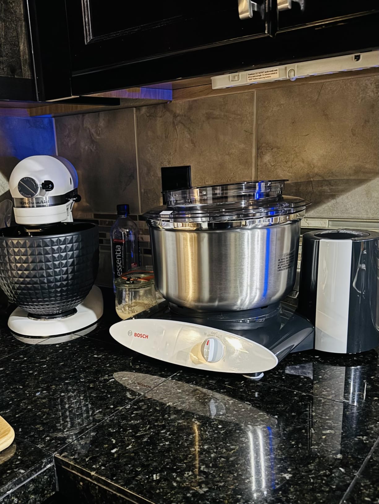 Bosch Universal Plus Stand Mixer with Stainless Steel Bowl with NutriMill Dough Hook Extender Bundle - Black 500 Watt customer photo 2