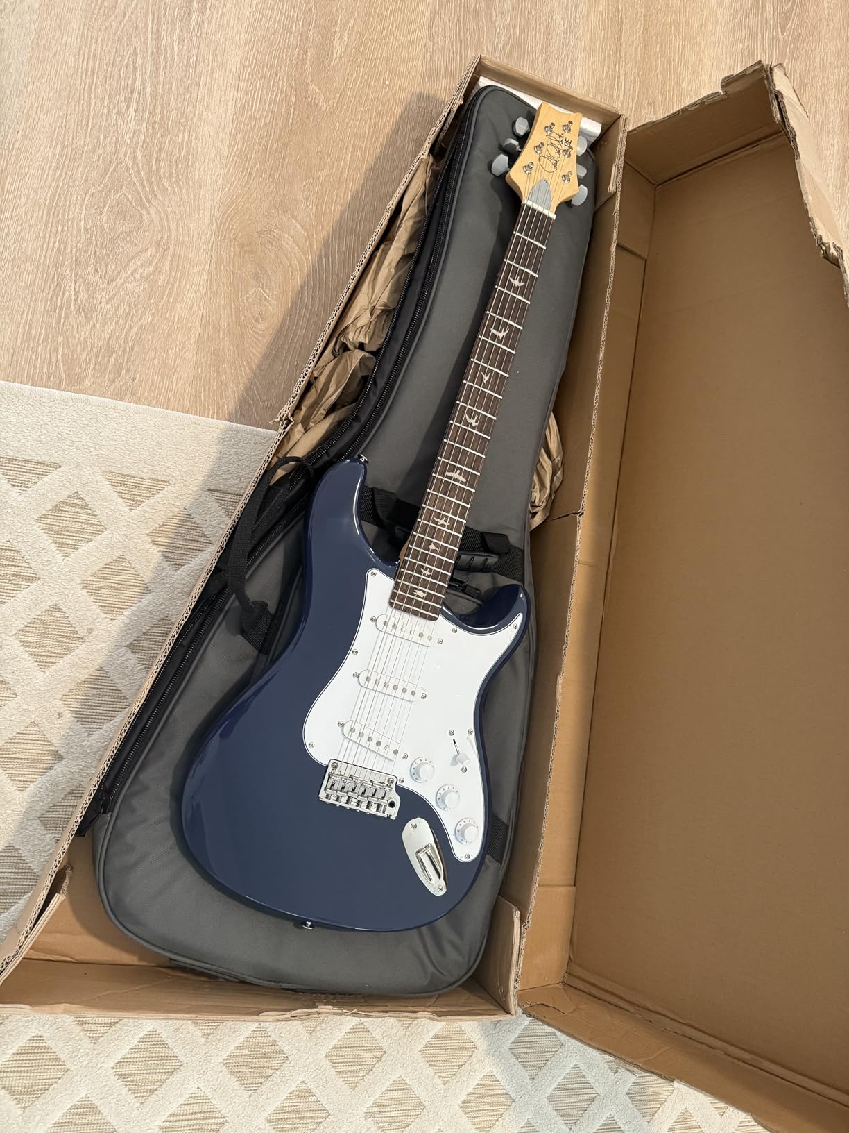 PRS SE Silver Sky Electric Guitar, Rosewood Fingerboard, Traditional Blue customer photo 1