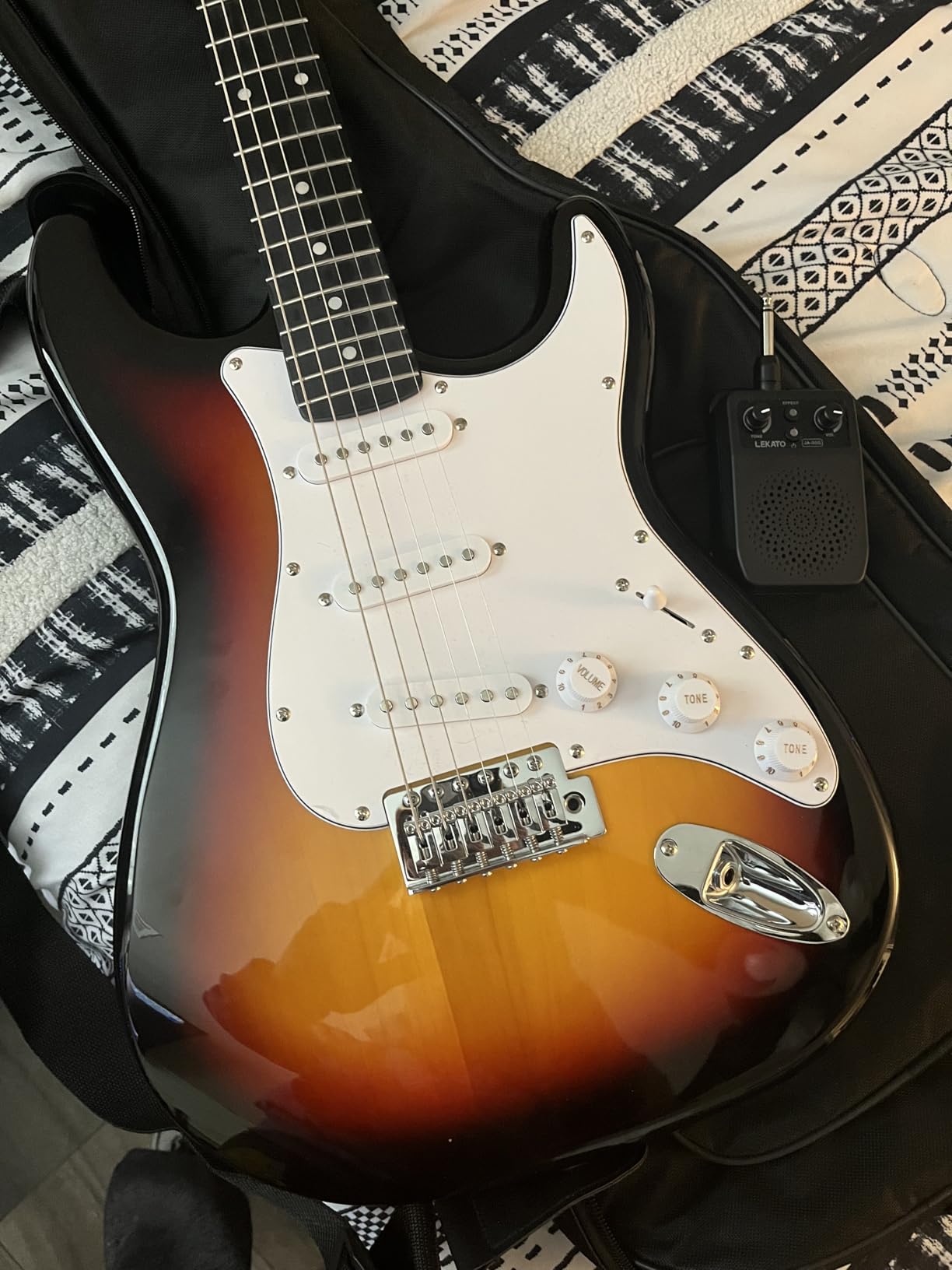 LEKATO Beginner Electric Guitar Kit 39 Inch Full Size Solid Body Guitar SSS for Starter Roasted Maple Neck Stainless Steel Frets, 5w Plug-in Amp, Bag, Tuner, Capo, Strap, Picks, String, Cable - Black customer photo 1