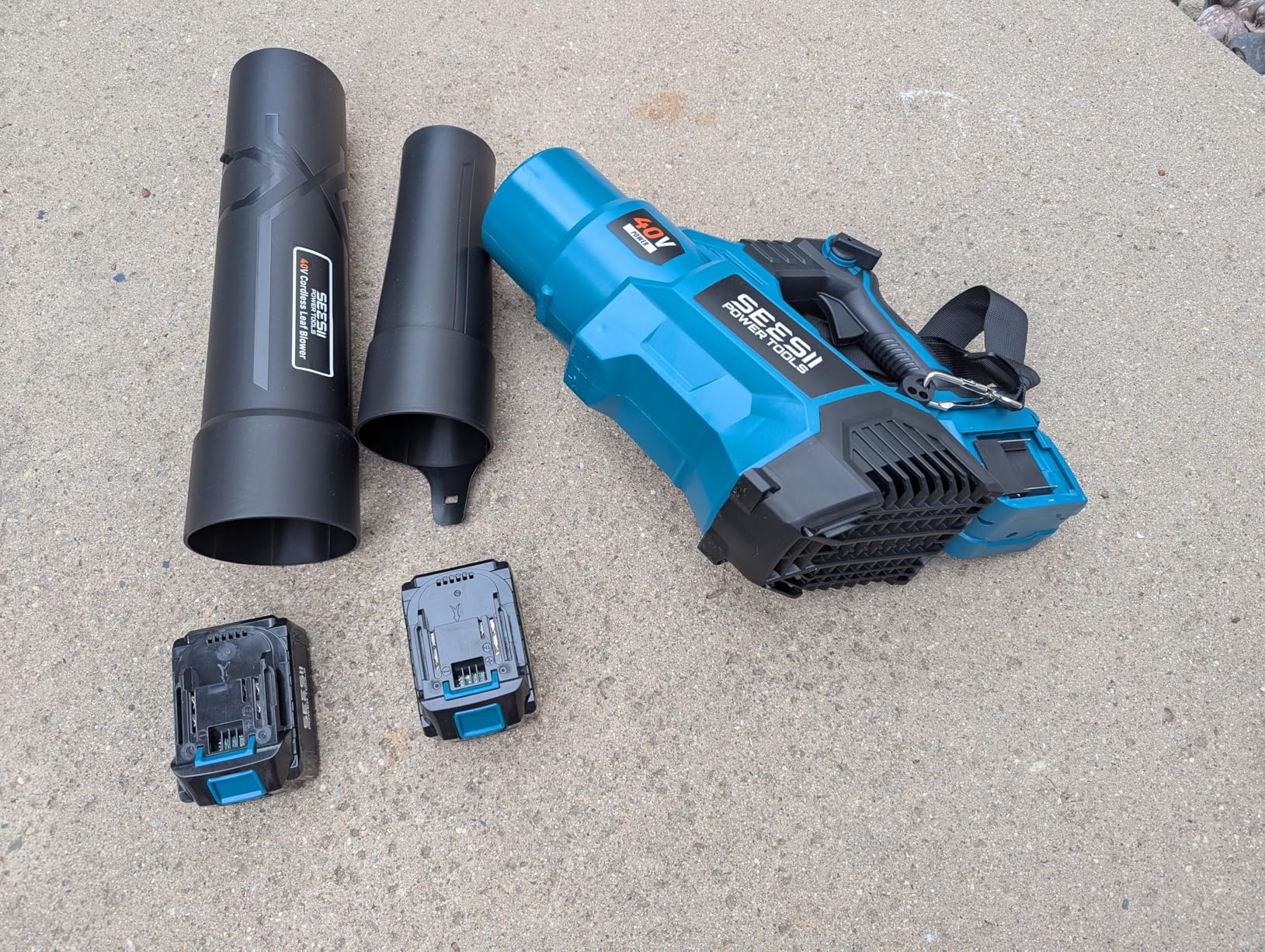 SEESII 40V Leaf Blower Cordless with 2 x 5.2Ah Batteries, 650CFM 160 MPH | Brushless Motor Battery Powered, Turbo Mode & 3 Speeds Control Lightweigh Electric Blower for Lawn Care/Light Snow/Debris customer photo 2