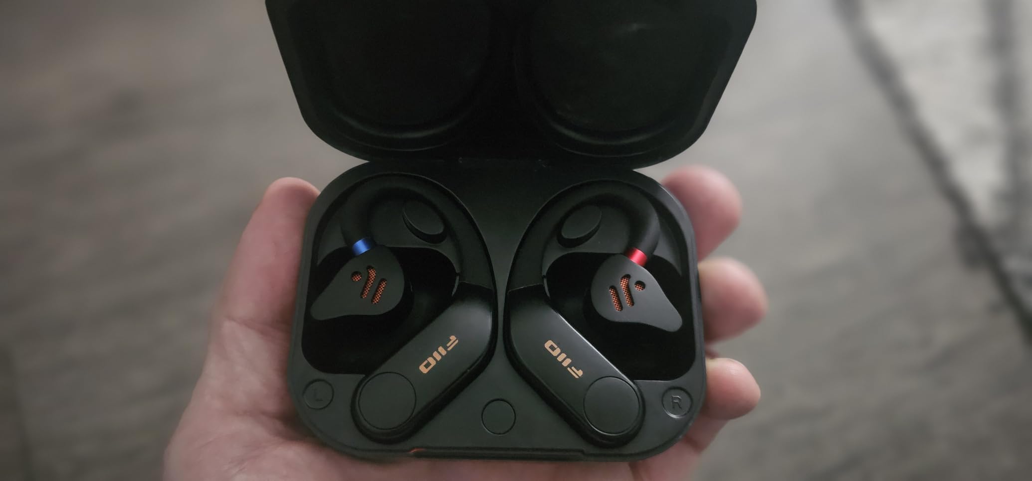 Fosi Audio IM4 Open-Back IEM Earphones, in Ear Monitor Wired Earbuds, 10mm Single Dynamic Driver, IEMs for Audiophiles, Gaming and Studio, 3.5mm 2-Pin 0.78mm Detachable Cables, N52 Dual Magnets customer photo 2
