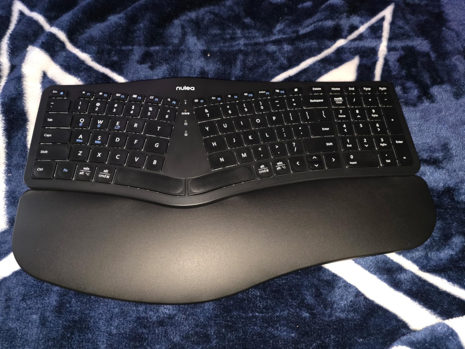 Nulea Wireless Ergonomic Keyboard, Split Keyboard with Cushioned Wrist Rest, Bluetooth and USB Connectivity, USB-C Rechargeable, Compatible with Windows Mac,Green Gray customer photo 2
