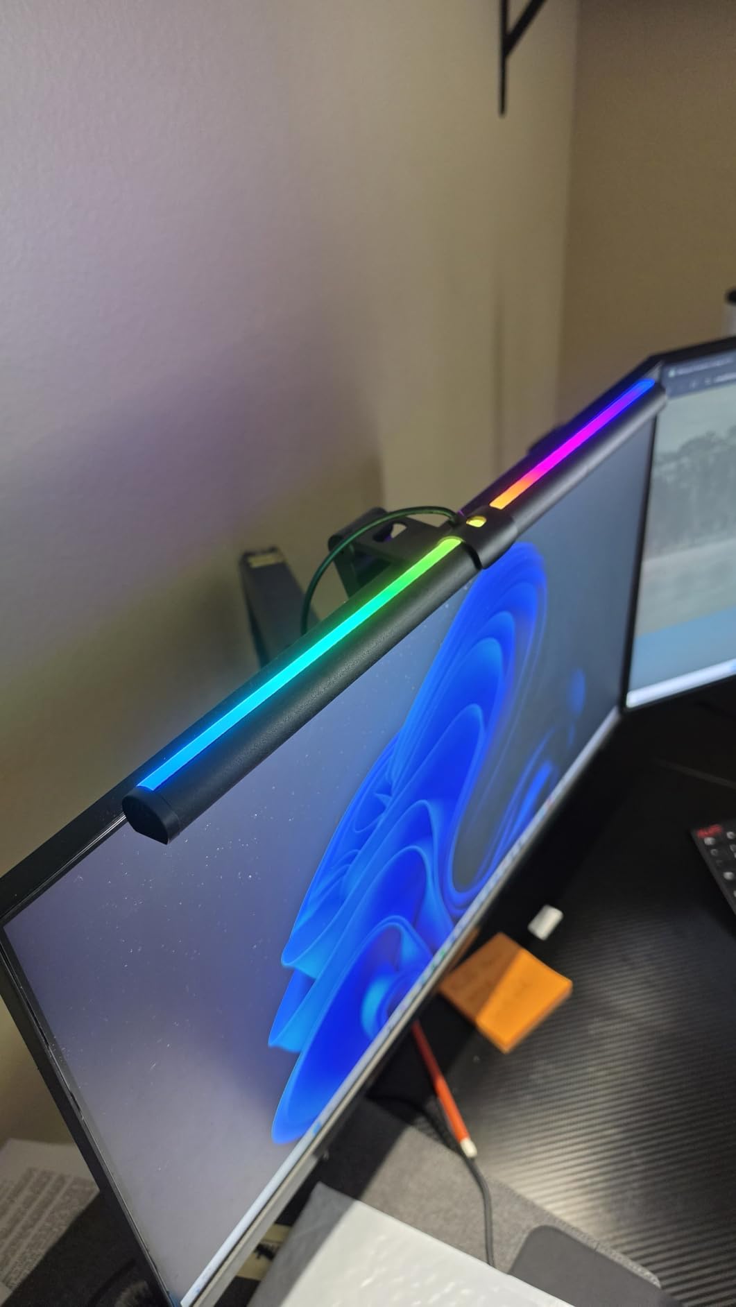 RGB Monitor Light Bar, Eye-Care Dual Light Reading Screen Lamp, 9 Modes Gaming Backlight LED Computer Lamp, 3 Colors Dimmable Frontlight, 15.75'' USB Desk Lights for Home, Office customer photo 1