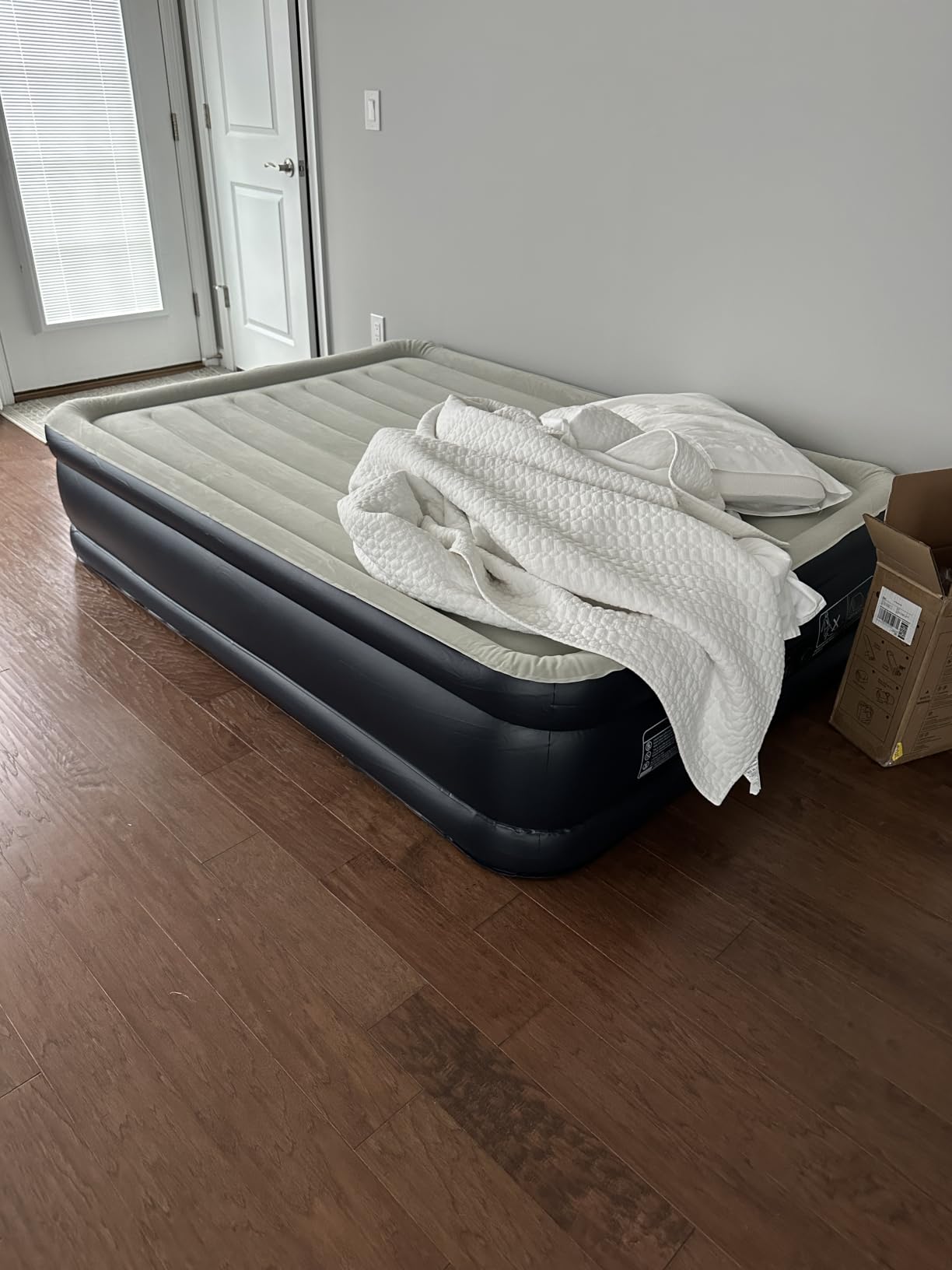 VOSSER Full Air Mattress with Built-in Pump, 18