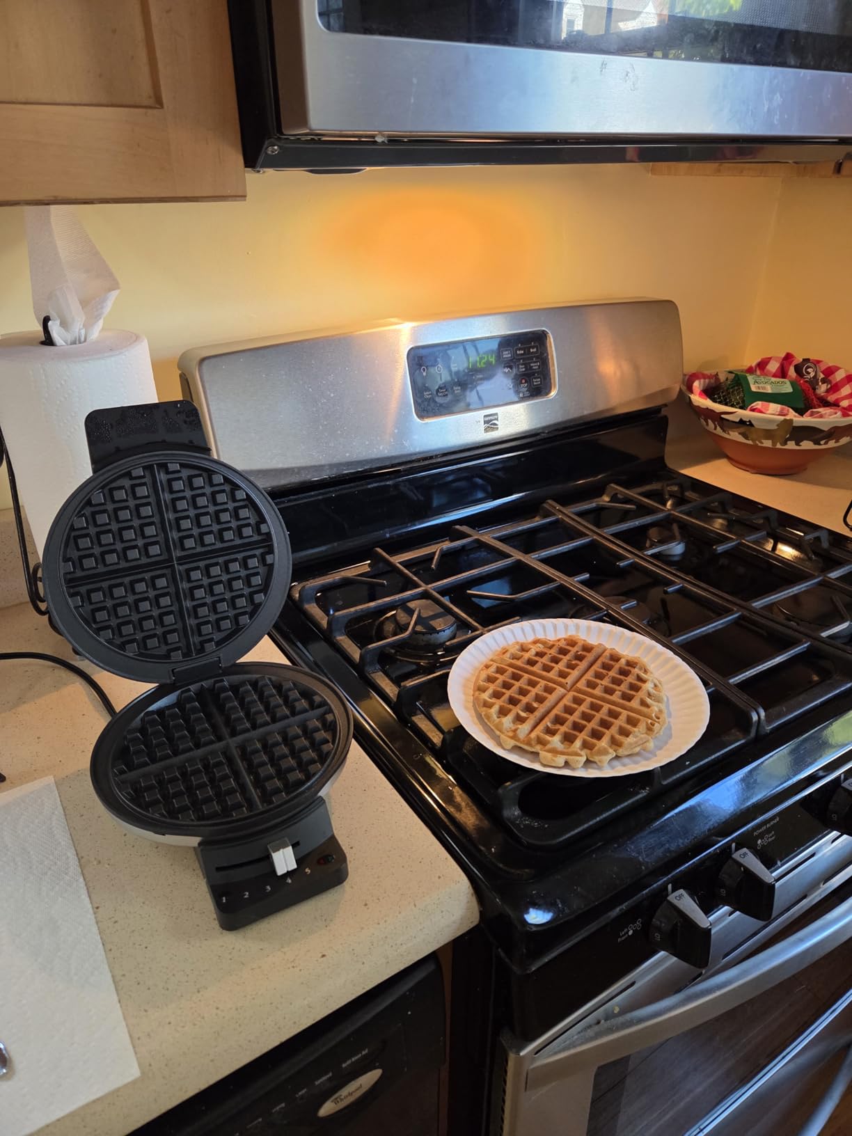 Cuisinart Waffle Maker, 1250W Round Classic Waffle Iron, 5-Setting Adjustable Browning Control, WMR-CAP2, Brushed Stainless customer photo 1