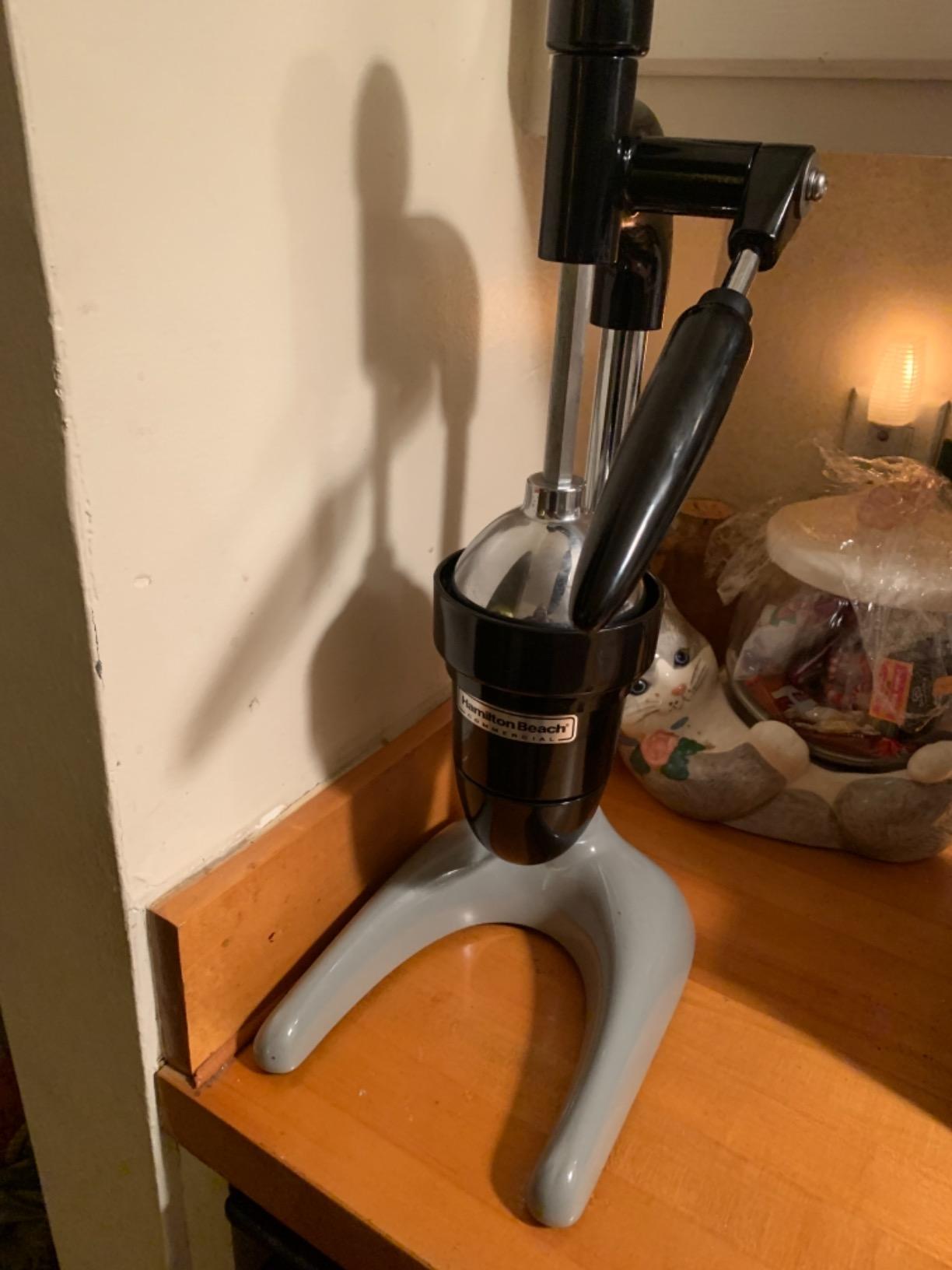 Hamilton Beach Commercial 932 Manual Citrus Juicer, Acid-Resistant Finish, Sure Grip Feet, Juice Lemons, Limes, Oranges, and Grapefruits, NSF Certified customer photo 2