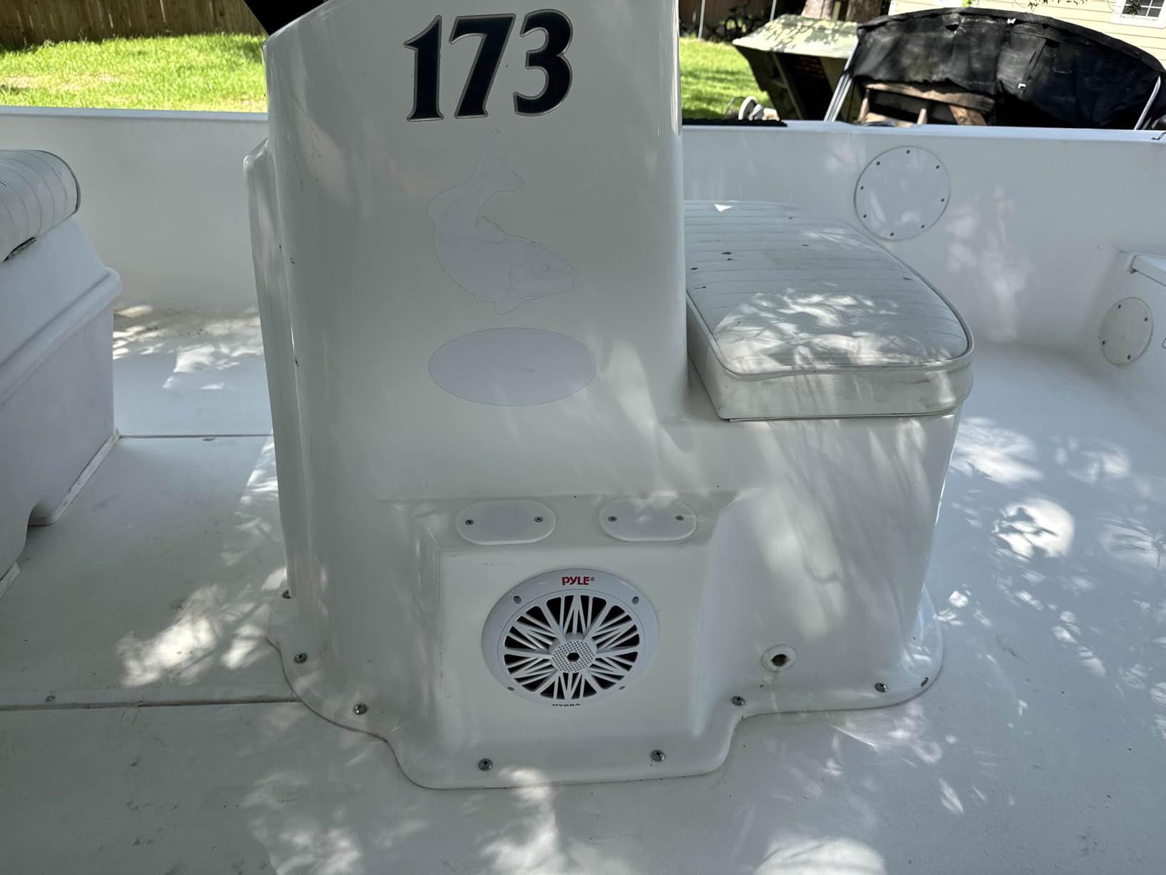 Pyle 6.5 Inch Dual Marine Speakers - 2 Way Waterproof and Weather Resistant Outdoor Audio Stereo Sound System with 200 Watt Power, Poly Carbon Cone and Butyl Rubber Surround - 1 Pair (White) customer photo 2