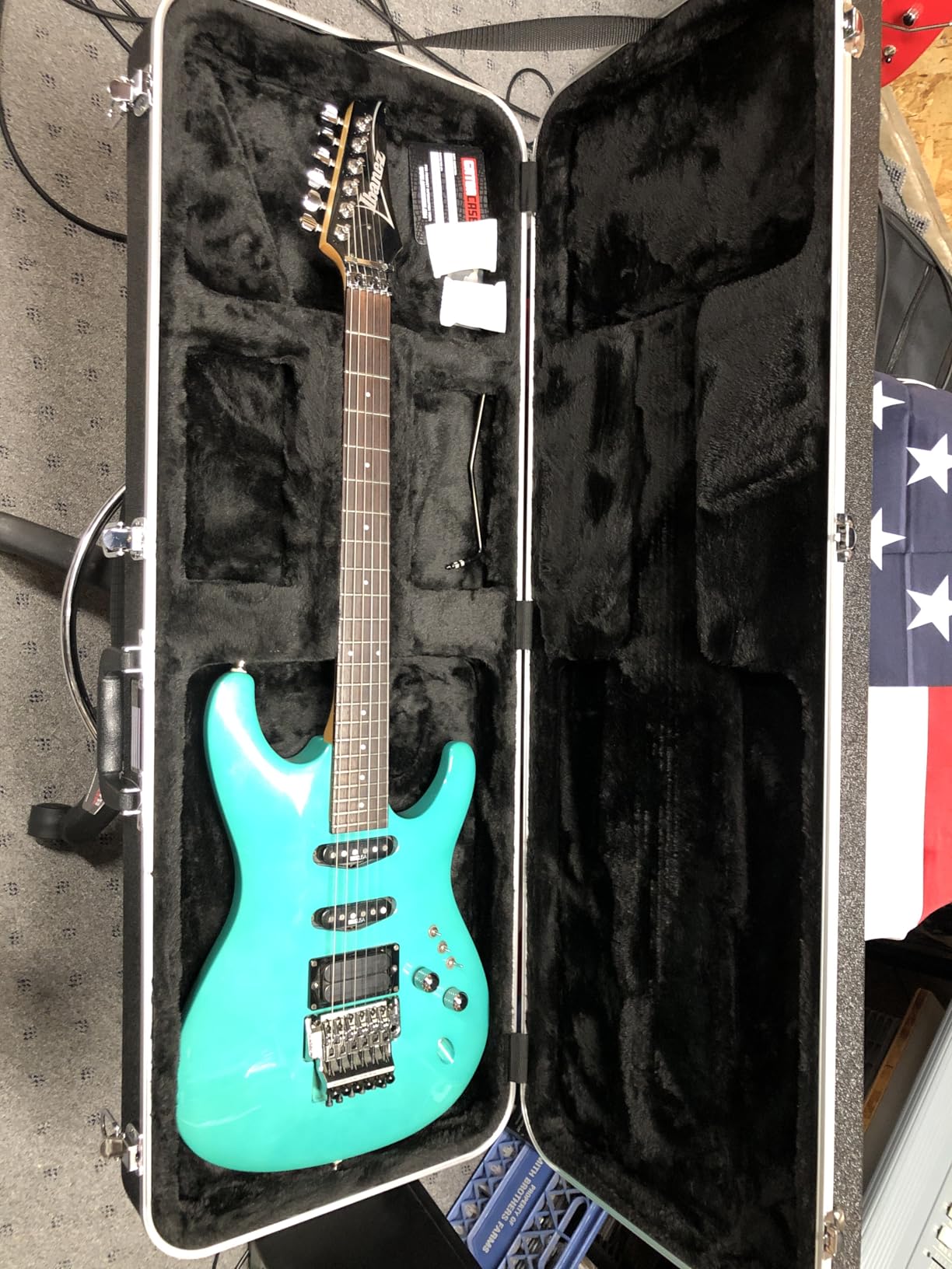 Gator Cases Deluxe Legacy Series Lightweight Deluxe ABS Molded Case for Standard Strat or Tele Style Guitars (GC-ELECTRIC-A) customer photo 1