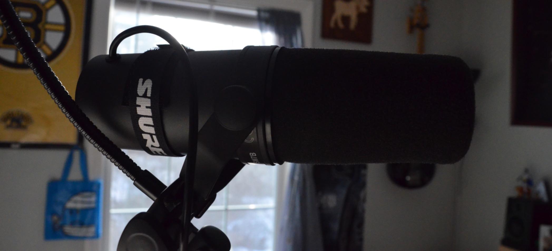 Shure SM7B Dynamic Studio Microphone - XLR Mic for Podcasting, Streaming, Vocal Recording & Broadcasting, Wide Frequency Range, Smooth Warm Audio, Detachable Windscreen, Black customer photo 2