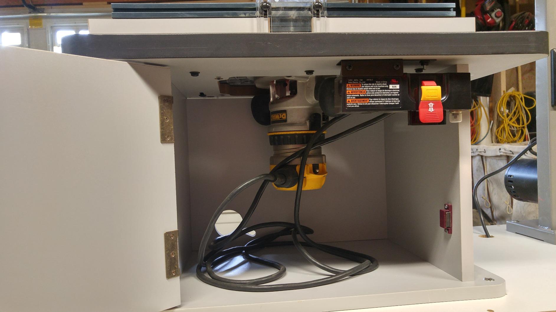 BOSCH RA1171 25-1/2 in. x 15-7/8 in. Benchtop Laminated MDF Top Cabinet Style Router Table with 2 Dust Collection Ports customer photo 1