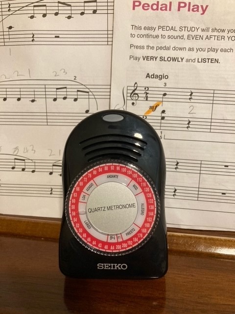 Seiko SQ50-V Quartz Metronome For Piano, Guitar and All Instruments, Easy-To-Use, Tempo Range 40-208BPM, Built-In Tone Generators (A&Bb), Adjustable Volume & Click Options, Red LED, Earphone Jack customer photo 1