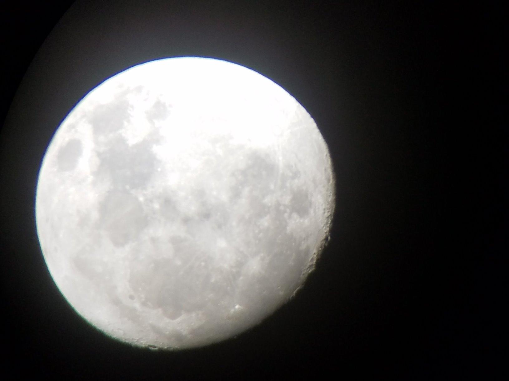 Celestron AstroMaster 70AZ Refractor Telescope for Moon & Planet Viewing customer photo 1