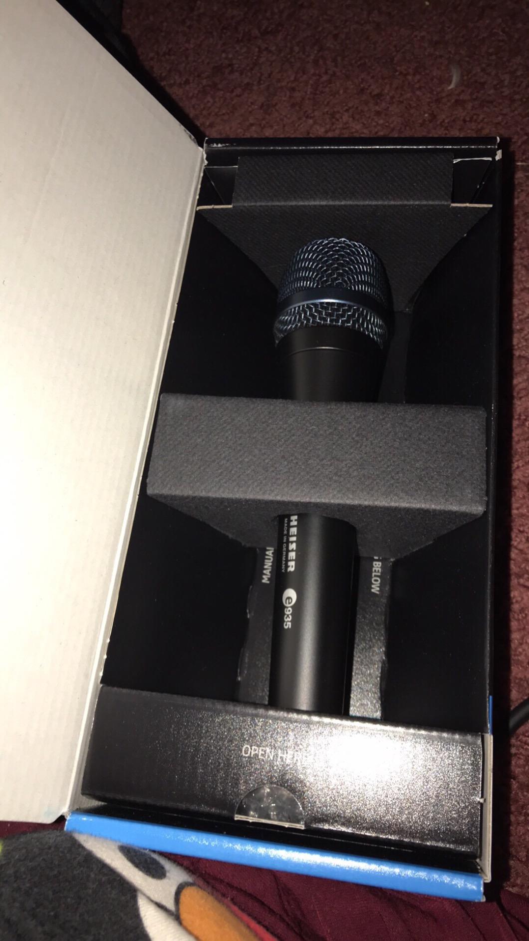 Sennheiser Pro Audio e 935 Cardioid Dynamic Vocal Microphone customer photo 2