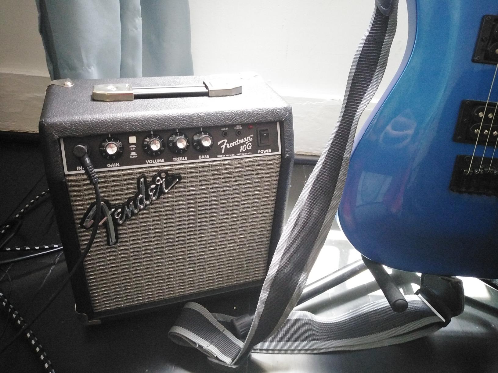 Fender Frontman 10G Electric Guitar Amplifier, 10-Watt Amp, Black/Silver customer photo 1