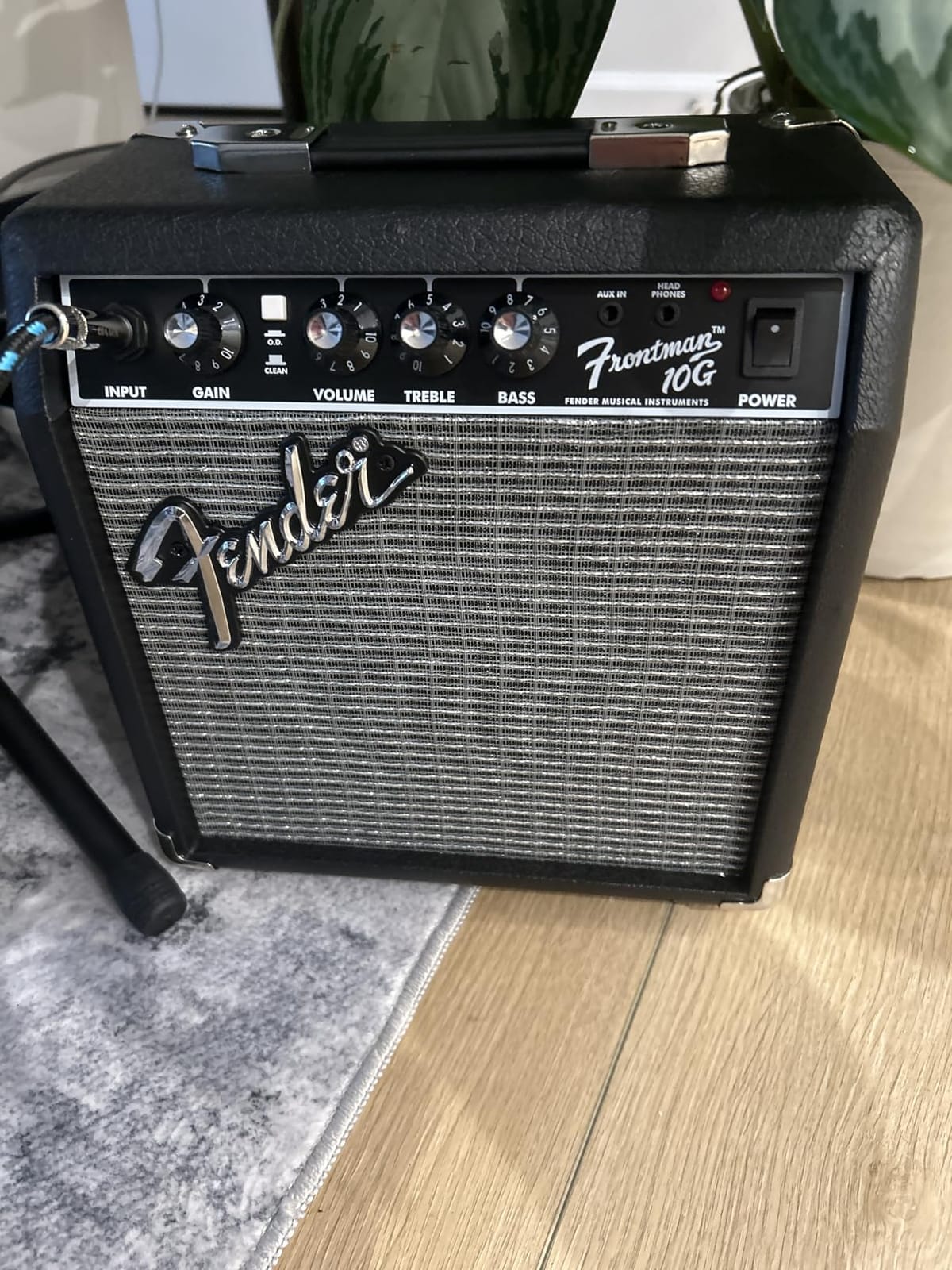 Fender Frontman 10G Electric Guitar Amplifier, 10-Watt Amp, Black/Silver customer photo 2