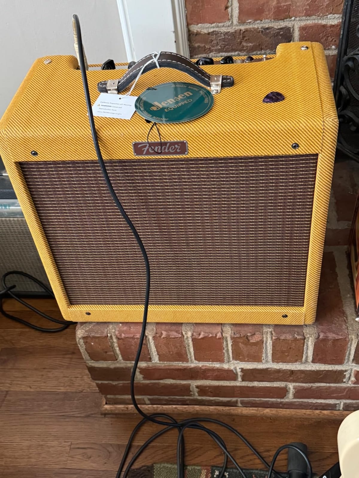 Fender Blues Junior Guitar Amplifier, Lacquered Tweed | All-tube 15-watt combo amp, 12-inch speaker, warm vintage tone for blues and home practice customer photo 2