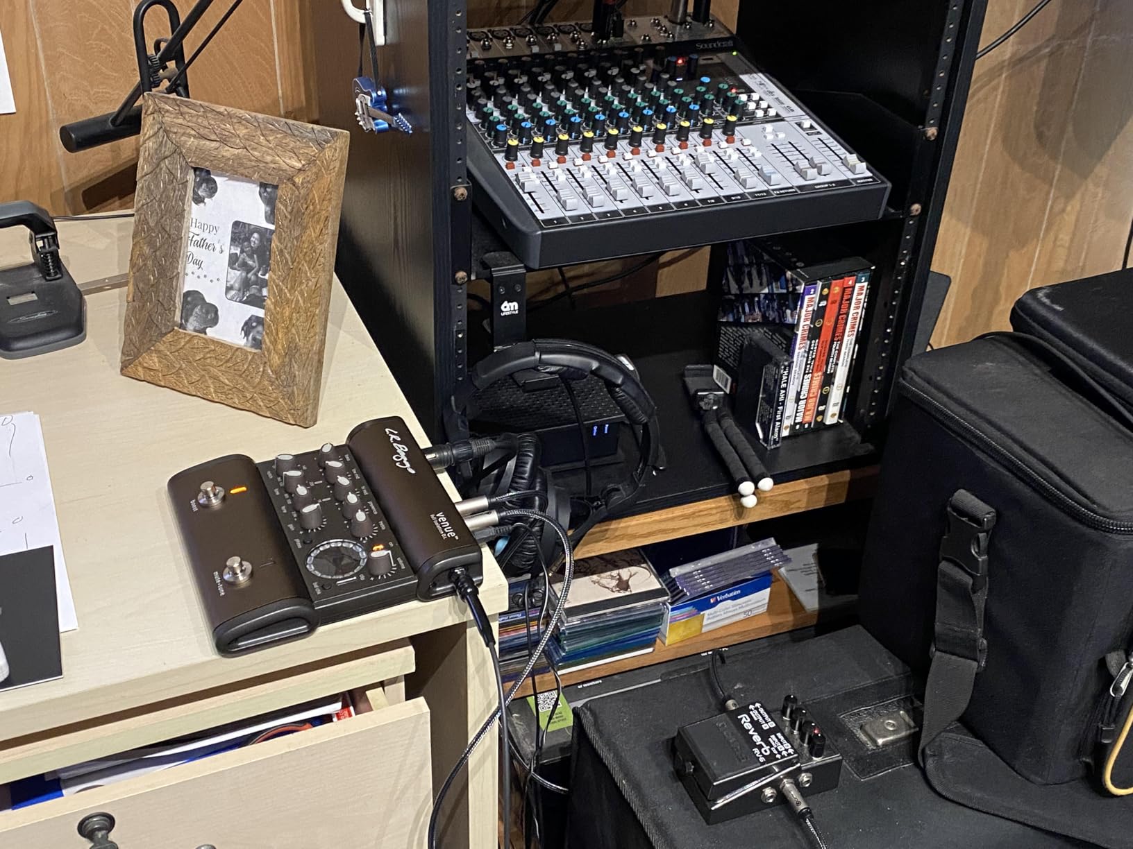 L.R. Baggs Venue DI Acoustic Guitar Preamp and DI customer photo 1