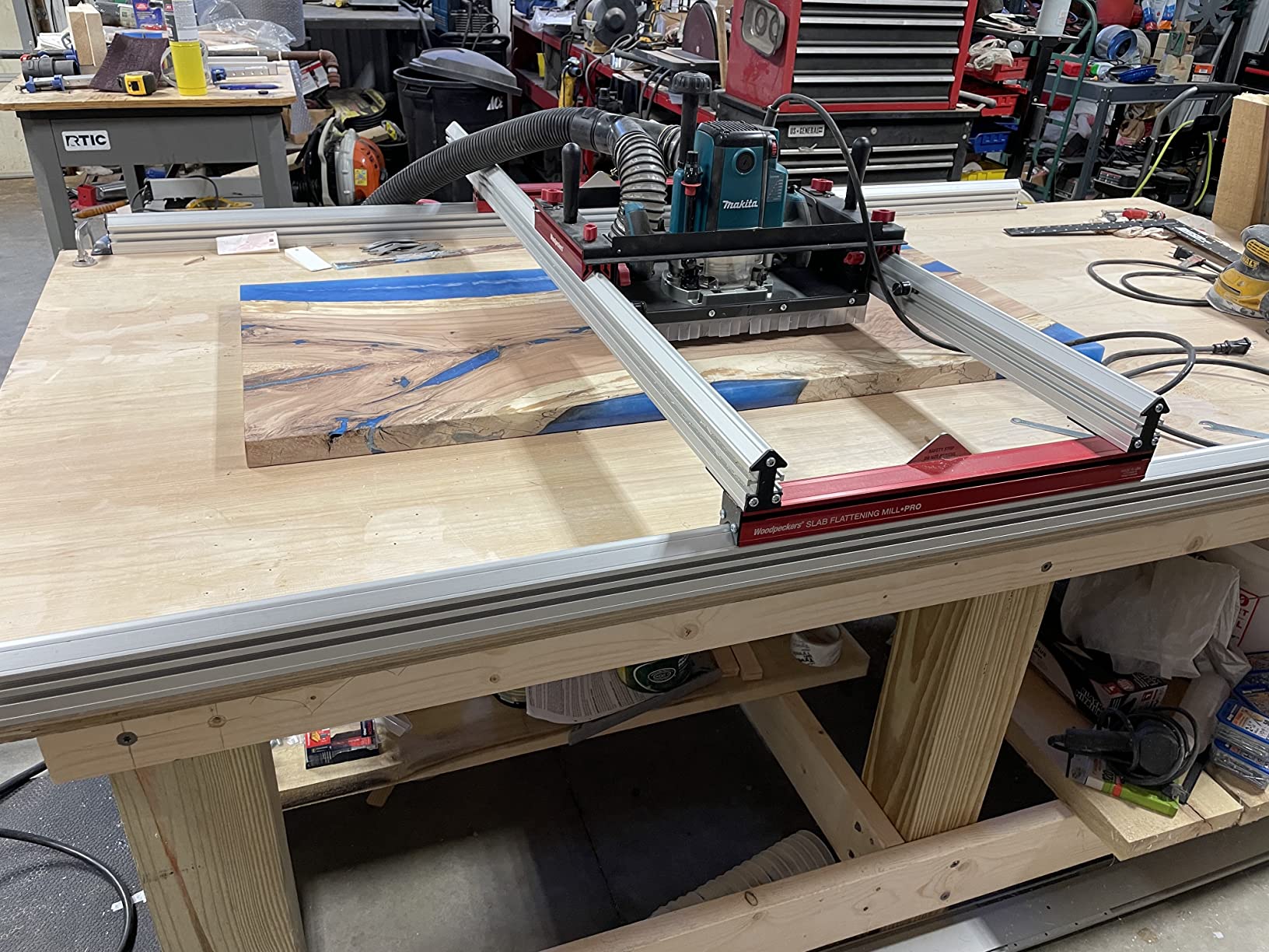 Makita RP2301FC 3-1/4 HP Plunge Router, with Variable Speed customer photo 1
