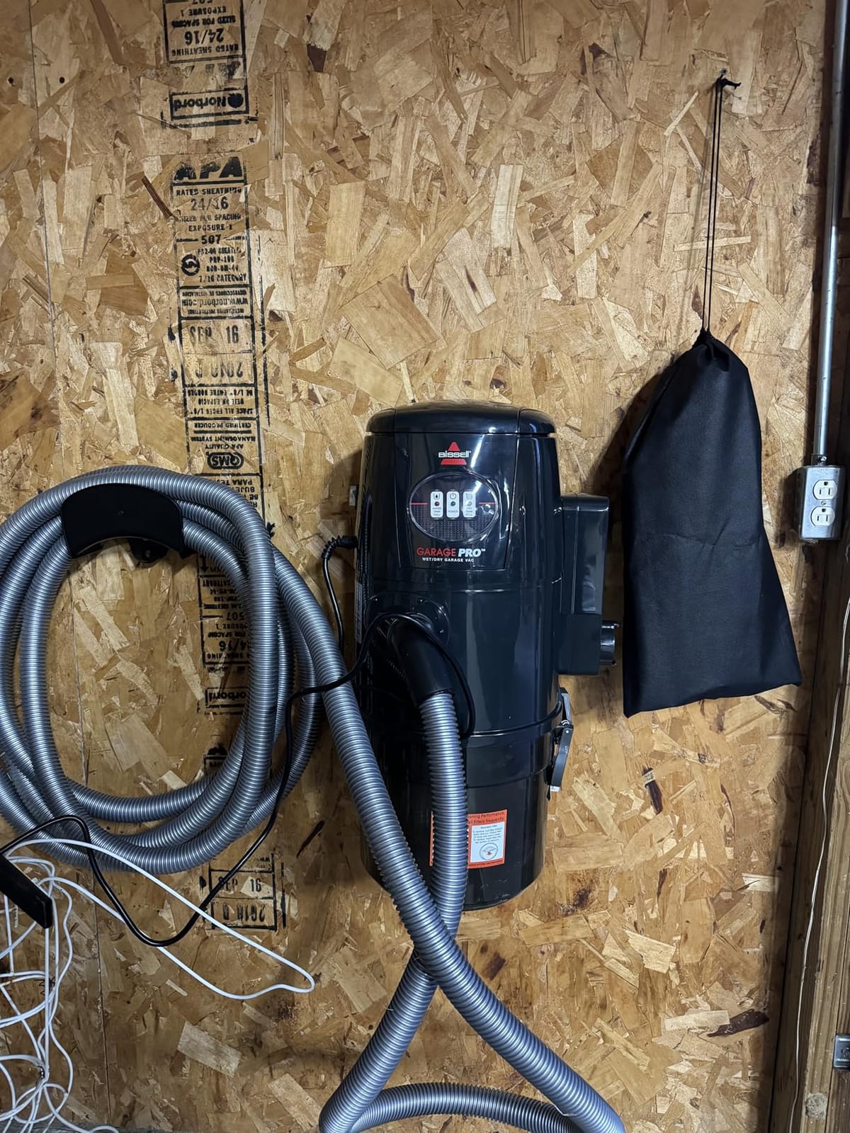 Bissell Garage Pro Wall-Mounted Wet Dry Vacuum/Blower, 18P03 customer photo 1