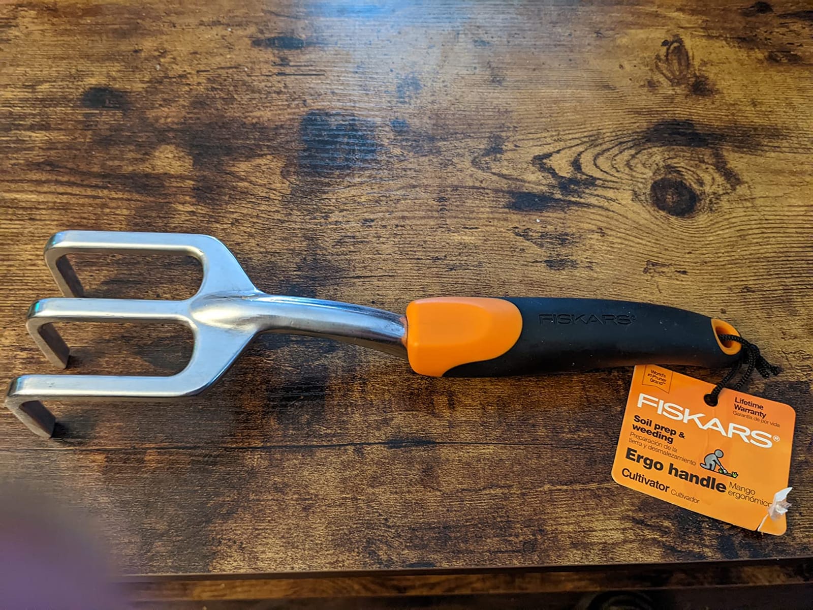 Fiskars Ergo Garden Cultivator, Hand Tool for Digging, Aerating & Weeding | Heavy-Duty Cast Aluminum Tines, Rust Resistant, Ergonomic Handle, Hang Hole Storage, Loosens Soil in Garden Beds & Pots customer photo 2