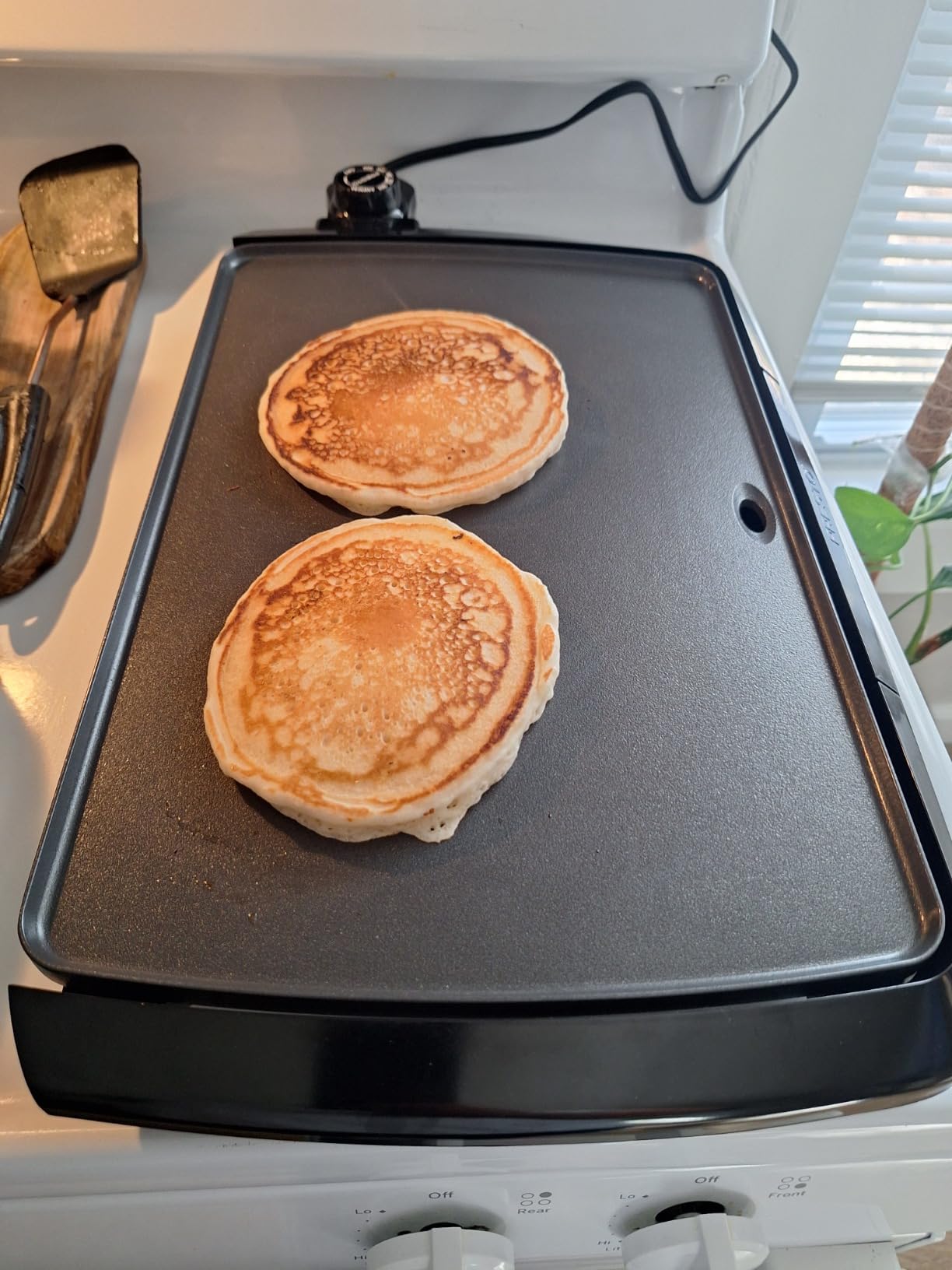 Presto 07047 16-Inch Cool Touch Electric Griddle customer photo 1
