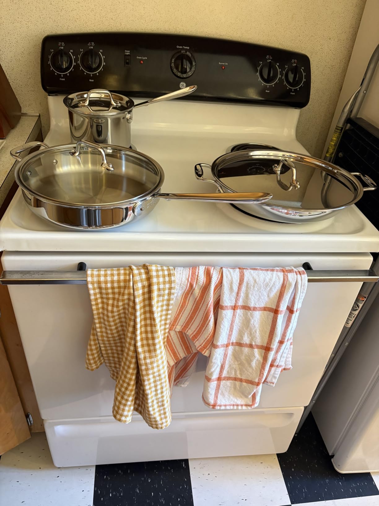 All-Clad D3 Stainless Steel 10 Piece Cookware Set - Made in USA - Includes Frying Pans, Saucepan, Sautean, Stockpot - Professional Grade - Oven Safe & Induction Compatible customer photo 1