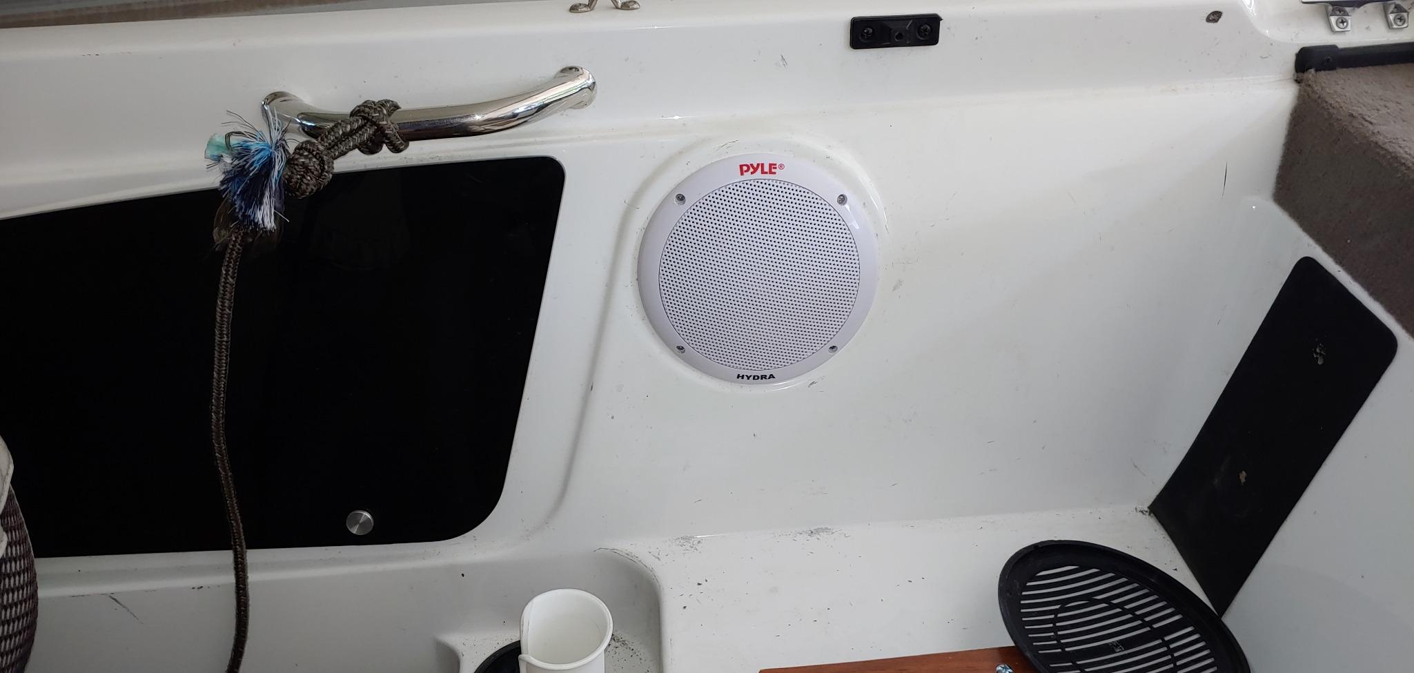 Pyle 6.5 Inch Dual Marine Speakers - 2 Way Waterproof and Weather Resistant Outdoor Stereo Sound System with 400 Watt Power, Polypropylene Cone and Butyl Rubber Surround - 1 Pair - PLMR605W(White) customer photo 2