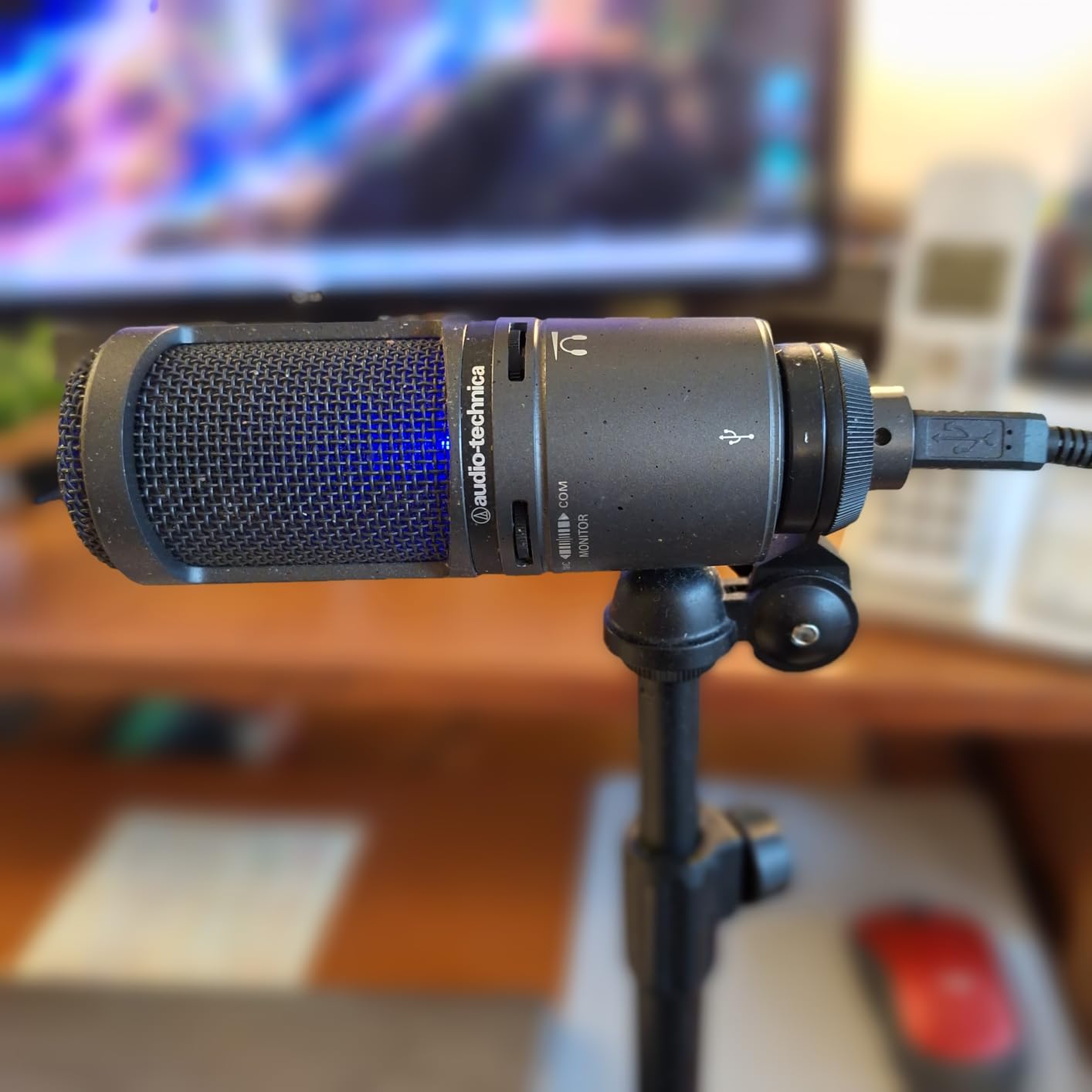 Audio-Technica AT2020USB+ Cardioid Condenser USB Microphone, with Built-in Headphone Jack and Volume Control, Perfect for Content Creators (Black) customer photo 1