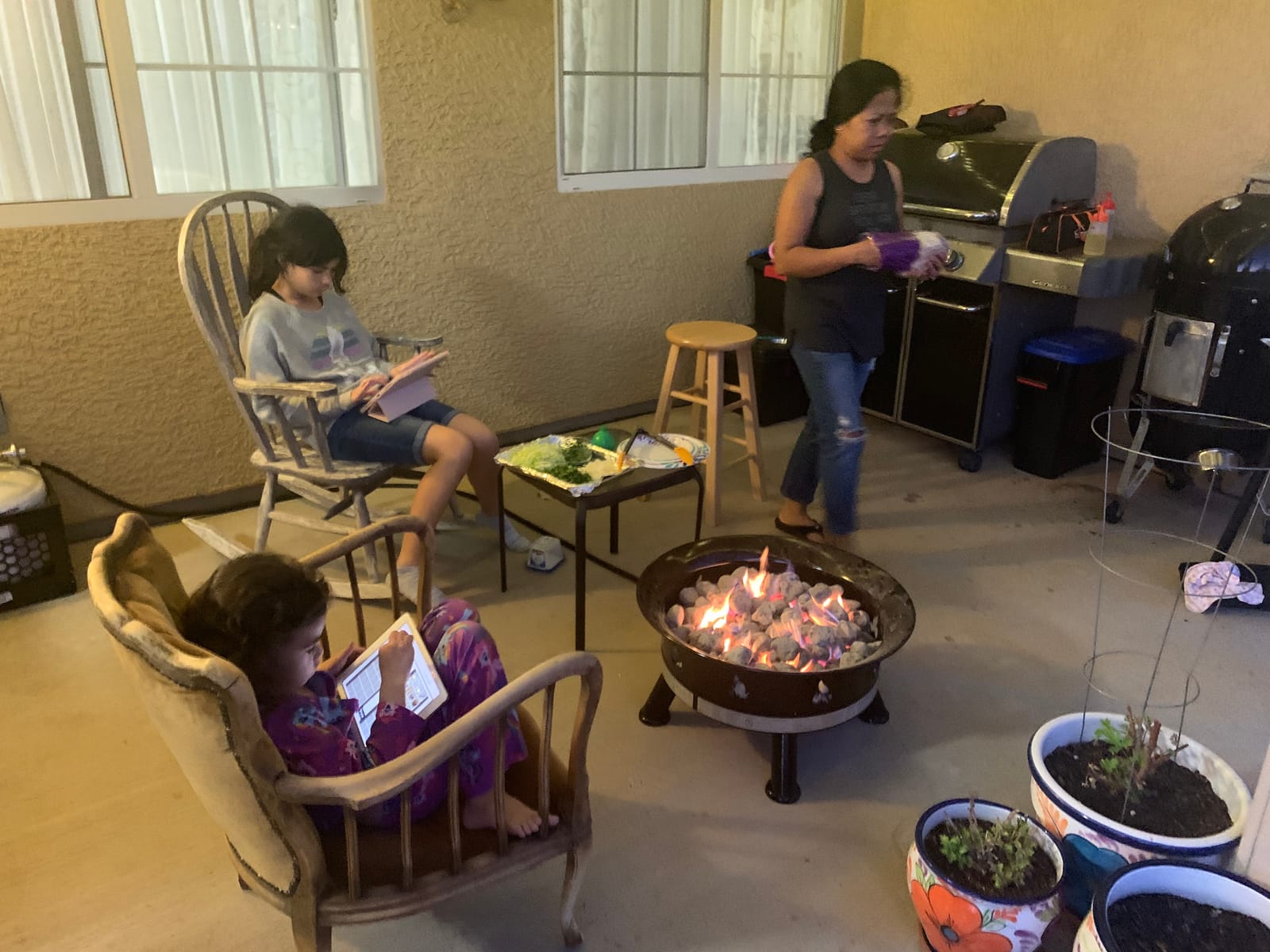 Outland Living Firebowl Smokeless Fire Pit, Round Outdoor Portable Propane Gas Fire Pit with UV and Weather Resistant Durable Cover, 24-Inch Diameter 58,000 BTU, Black, 883 Mega, For Outside Use customer photo 2