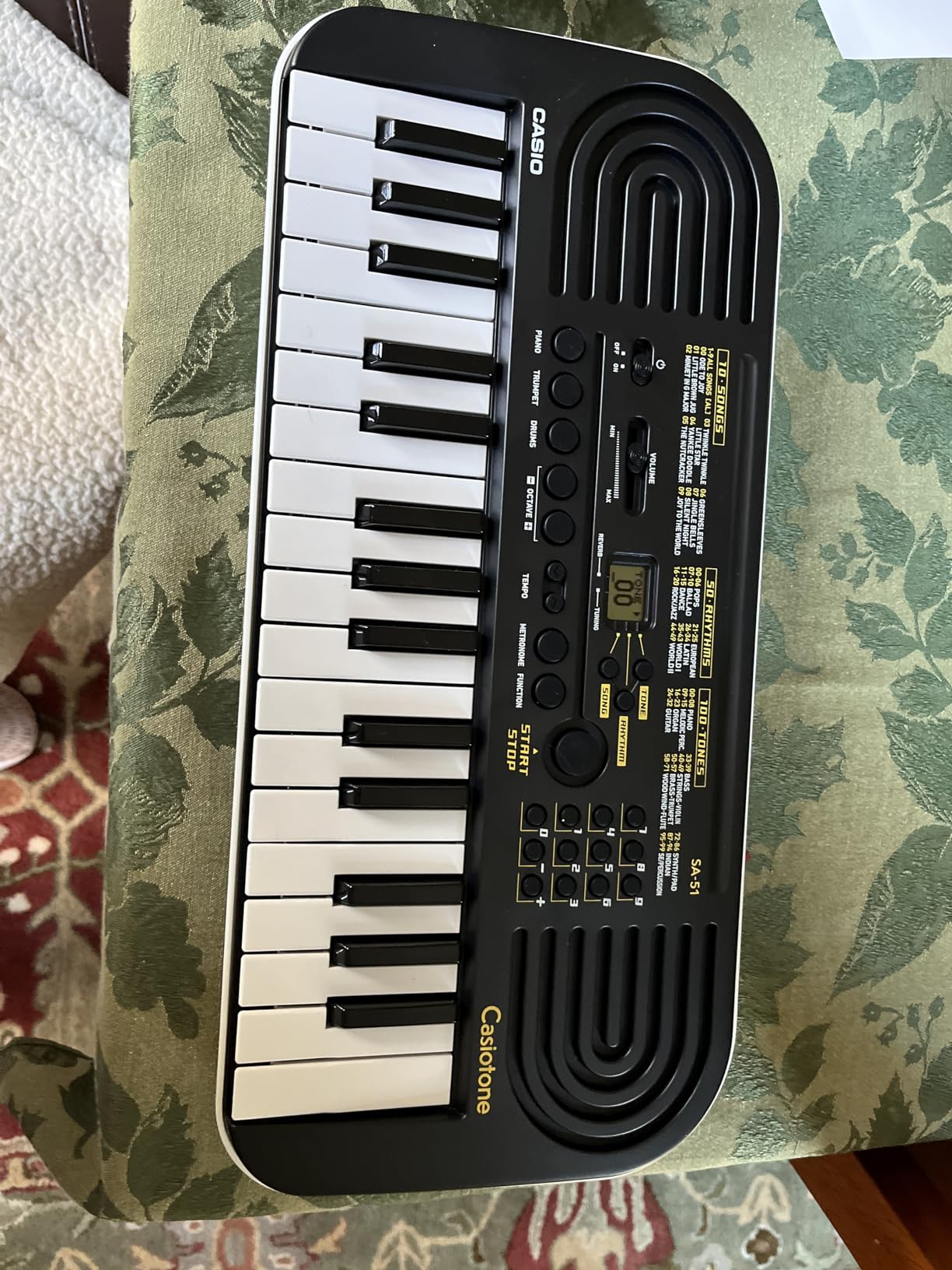 Casio Casiotone SA-51 32-Key Compact Digital Keyboard | Portable Electronic Piano with 100 Tones, 50 Rhythms & Built-In Songs | Battery Powered customer photo 1