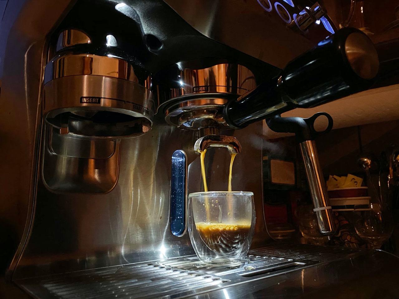 Breville BES980XL Oracle Espresso Machine, Brushed Stainless Steel | Brew barista-quality espresso shots, lattes and cappuccinos with this fully-automatic coffee maker with built-in grinder customer photo 2