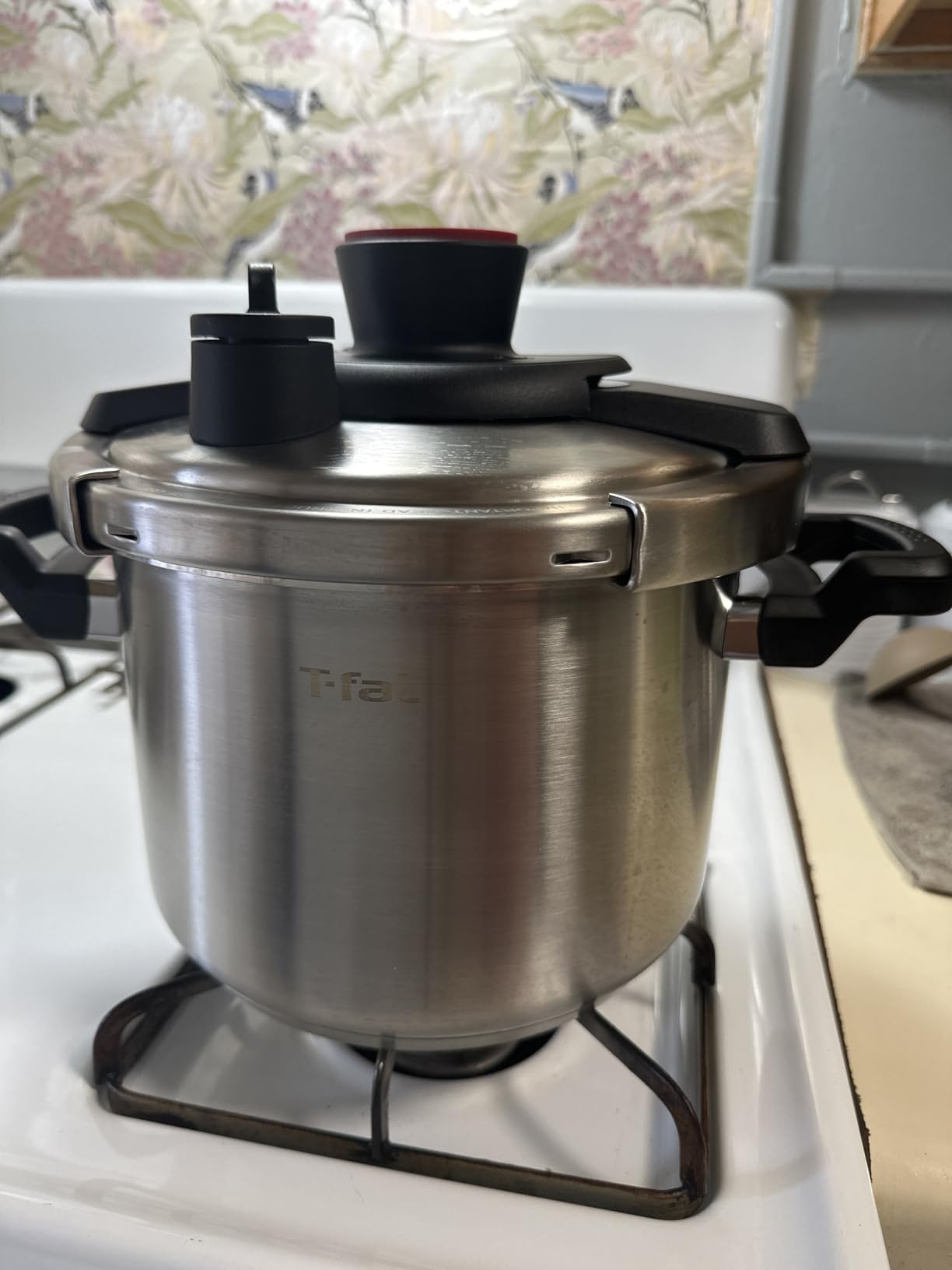 T-fal Clipso Stainless Steel Pressure Cooker, 6.3 Quart, Recipe Book, Steam Basket, Easy-Open Lid, Secure Locking System, Adjustable Pressure Valve, Induction Cookware, Pots and Pans, Kitchen, Silver customer photo 1