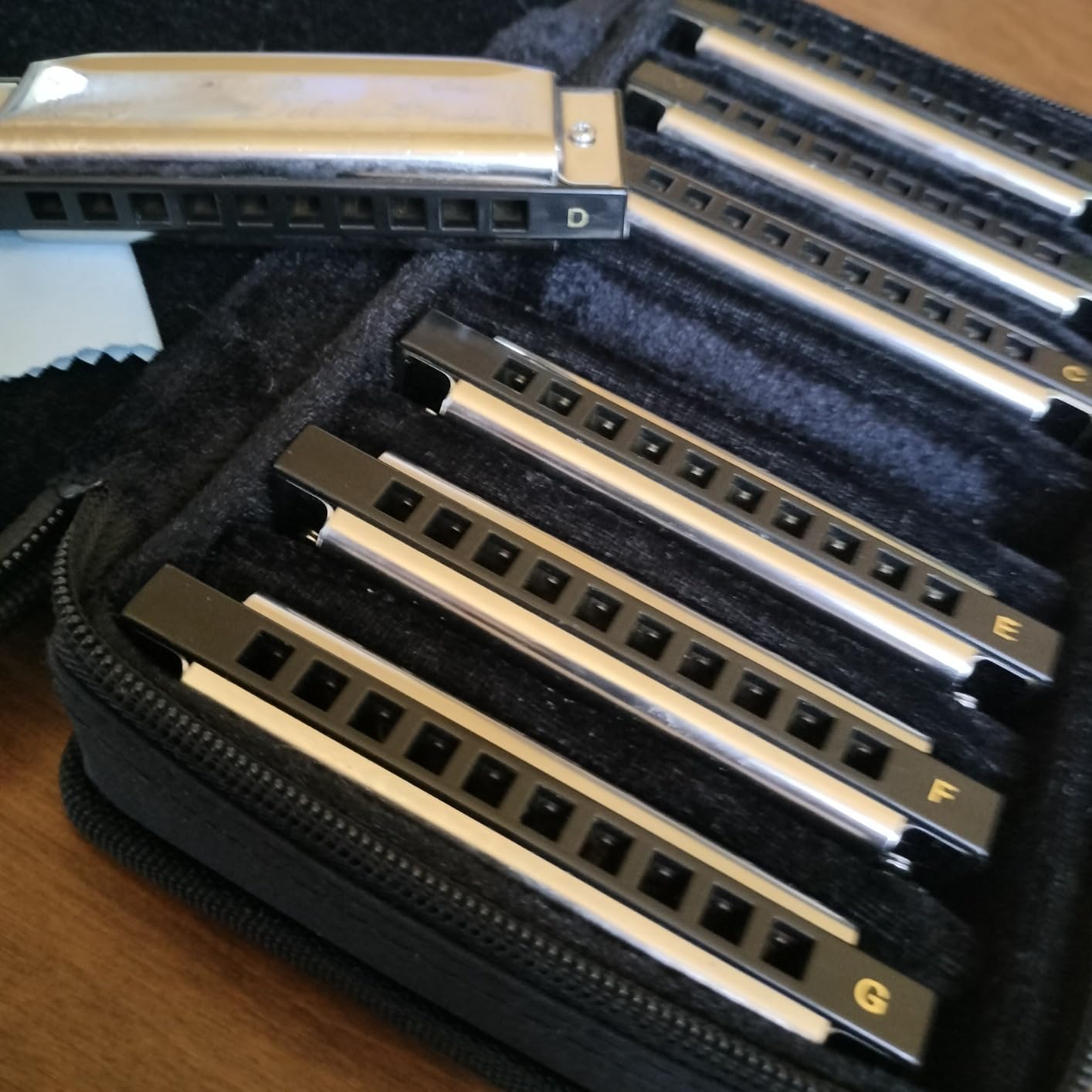 Fender Blues Deluxe Harmonica, Pack of 7 with case (Keys C, G, A, D, F, E, B Flat) customer photo 1