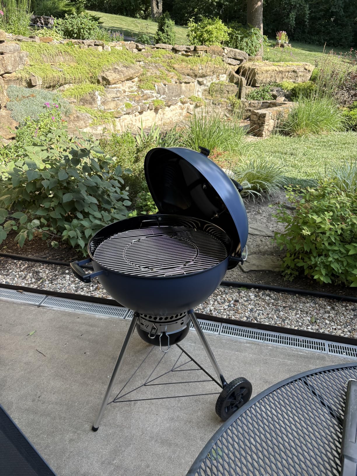 Weber Master-Touch Charcoal Grill, 22-Inch, Black | Premium Outdoor BBQ Grill with Tuck-Away Lid Holder & One-Touch Cleaning System, Porcelain-Enameled Kettle customer photo 2