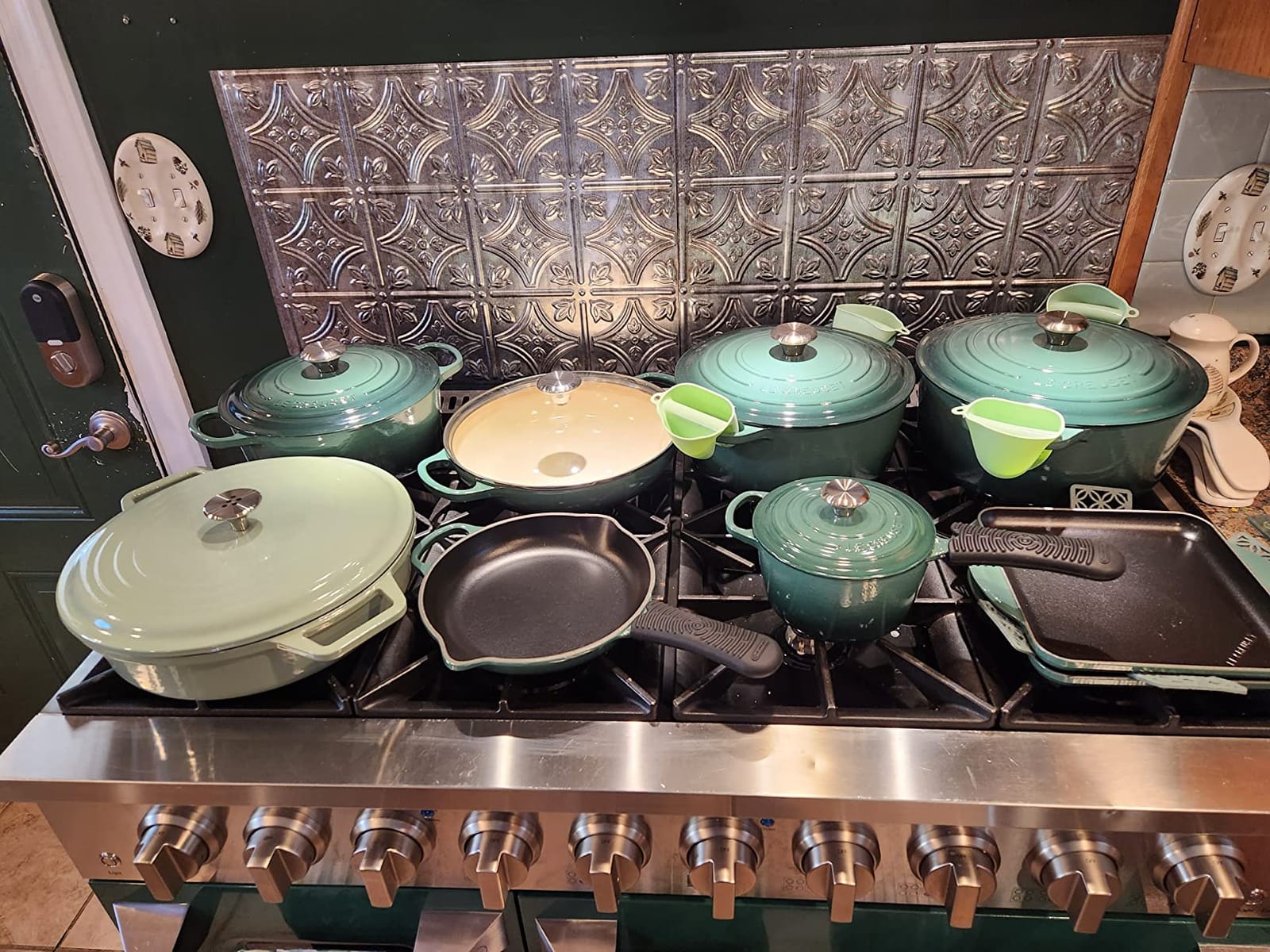 Le Creuset Enameled Cast Iron Round Dutch Oven, 5.5 qt., Flame customer photo 1
