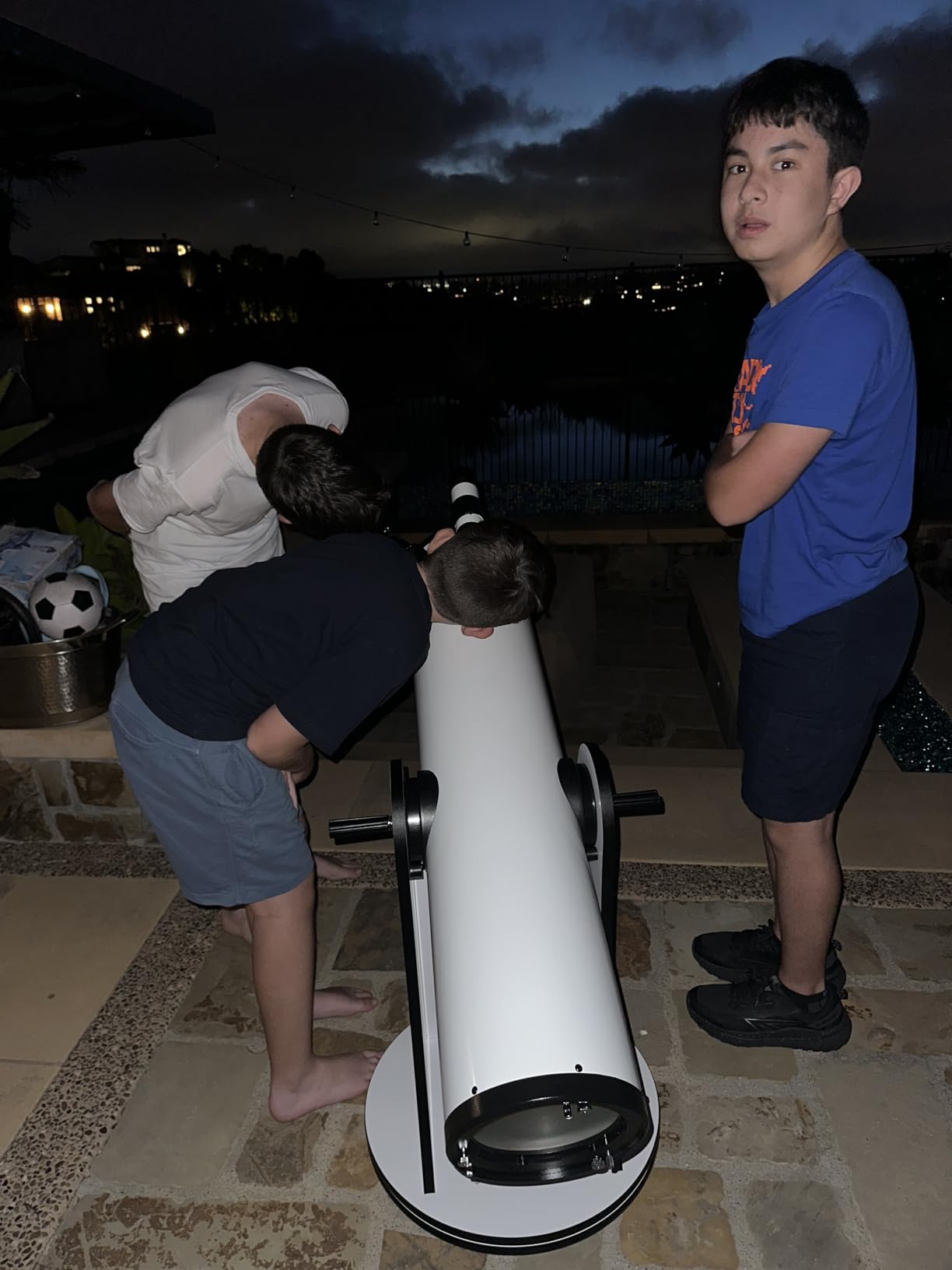 Sky-Watcher Classic 200 Dobsonian 8-inch Telescope - Solid-Tube - Simple, Traditional Design - Easy to Use, Perfect for Beginners, White (S11610) customer photo 2