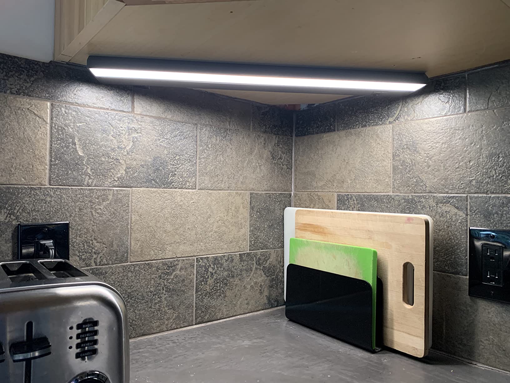 GETINLIGHT 12-Inch 3-CCT LED Under Cabinet Light, Hardwired/Plug-in, White | Choose 2700K, 3000K, or 4000K. Dimmable with a brushed nickel finish. Model: IN-0210-1 customer photo 1