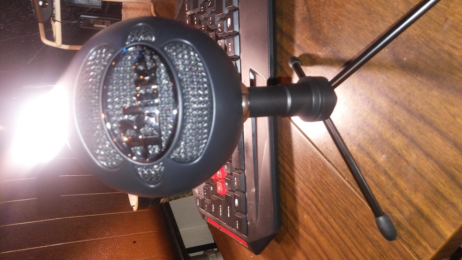 Blue Snowball iCE USB Microphone for PC, Mac, Gaming, Recording, Streaming, Podcasting, with Cardioid Condenser Mic Capsule, Adjustable Desktop Stand and USB Cable, Plug 'n Play - Black customer photo 1