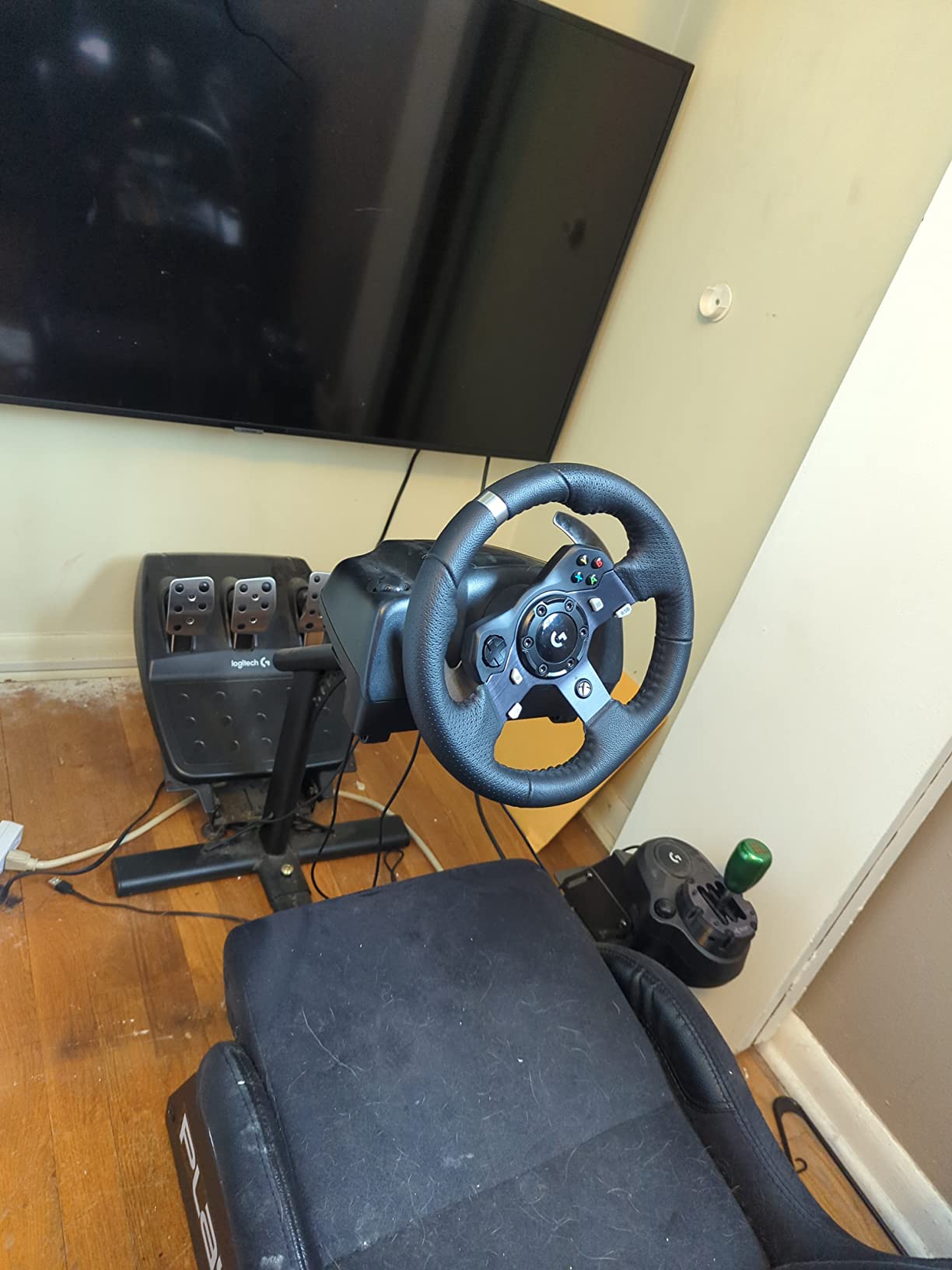Logitech G920 Driving Force Racing Wheel and Pedals, Force Feedback + Logitech G Driving Force Shifter - Xbox Series X|S, Xbox One and PC, Mac customer photo 1
